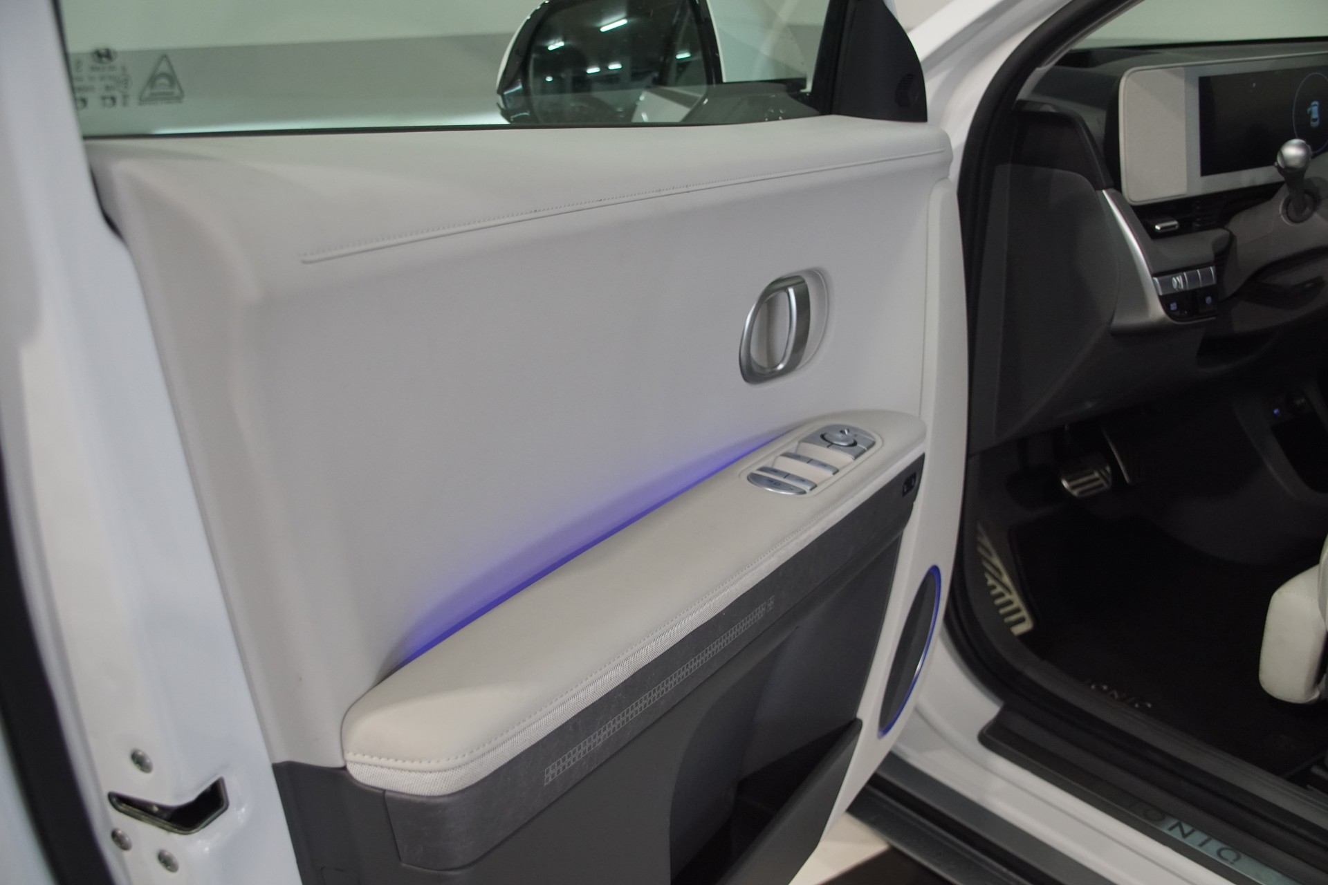 HYUNDAI Ioniq 5 77kWh Vertex 4WD ++SWISS++-image-16