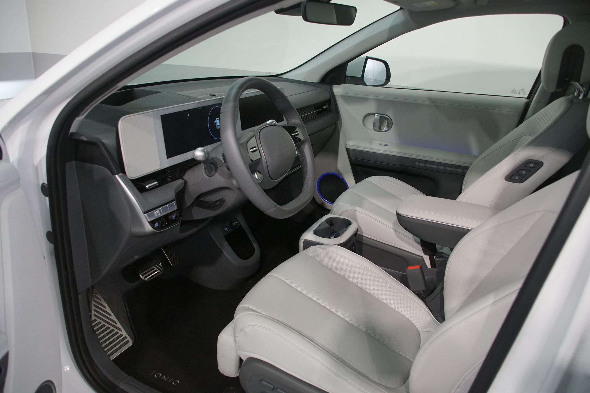 HYUNDAI Ioniq 5 77kWh Vertex 4WD ++SWISS++-image-12