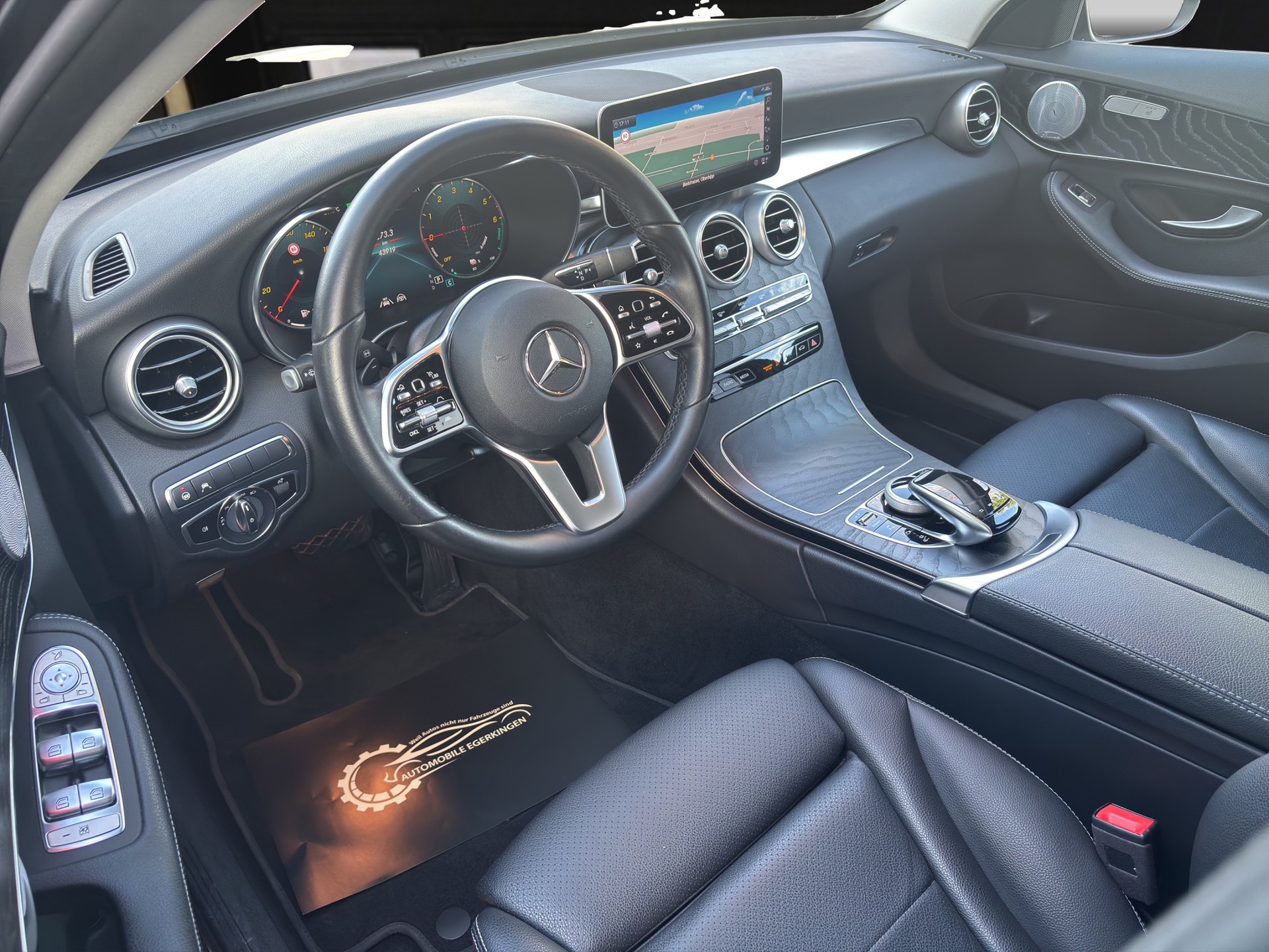 MERCEDES-BENZ C 300 de AMG Line Kombi-image-8
