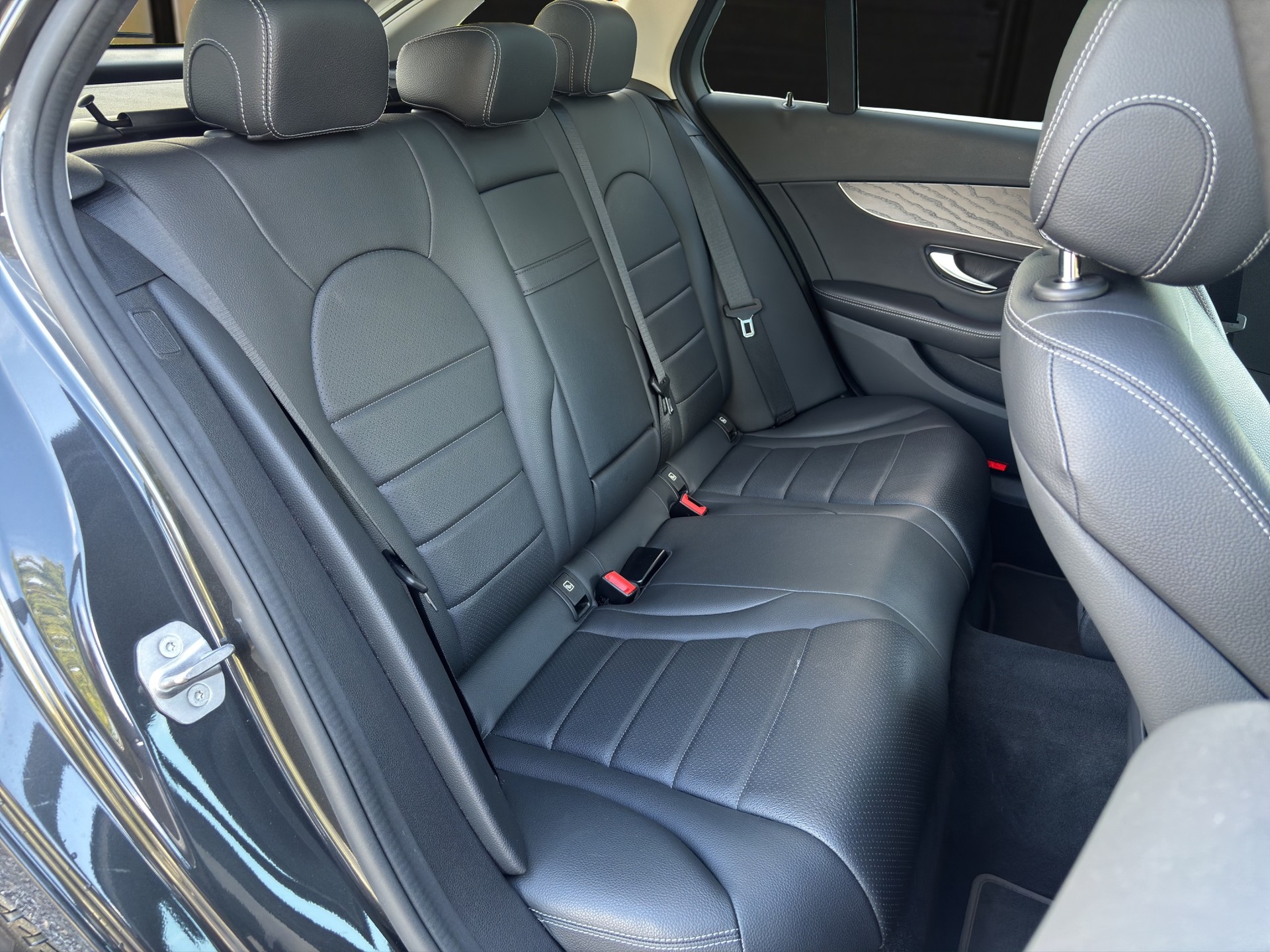 MERCEDES-BENZ C 300 de AMG Line Kombi-image-13