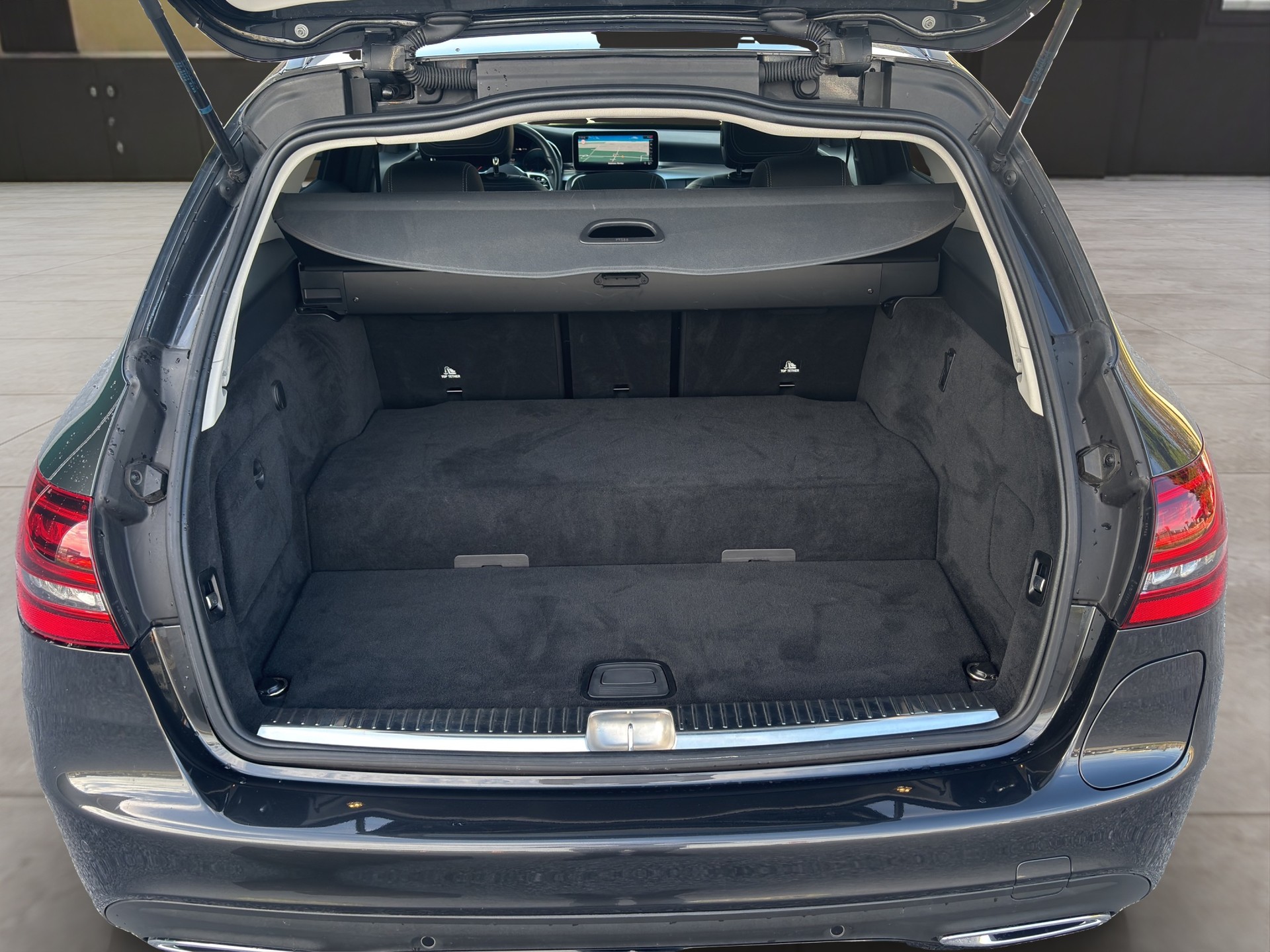 MERCEDES-BENZ C 300 de AMG Line Kombi-image-14