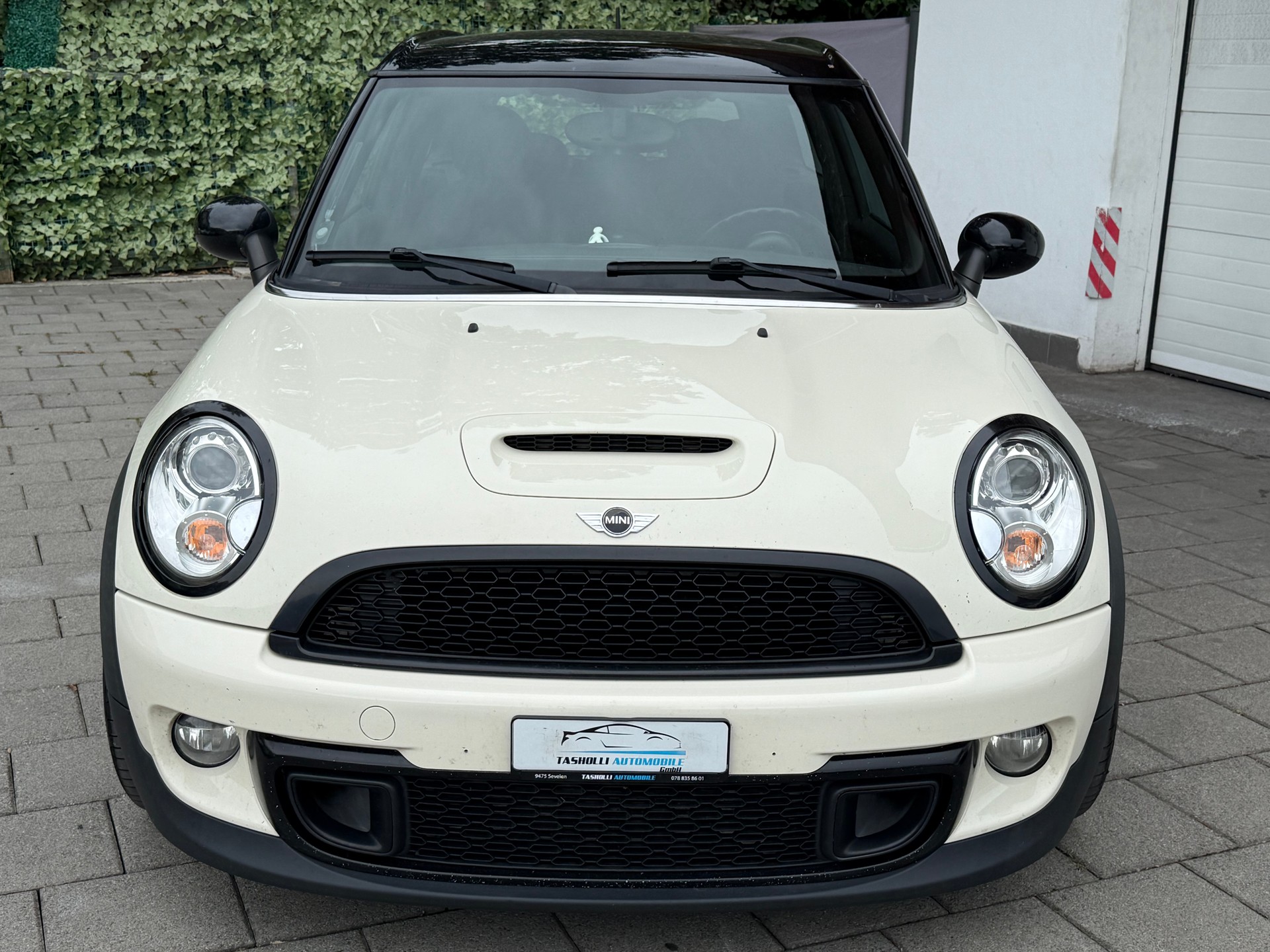 MINI Mini Cooper Clubman JCW-image-2