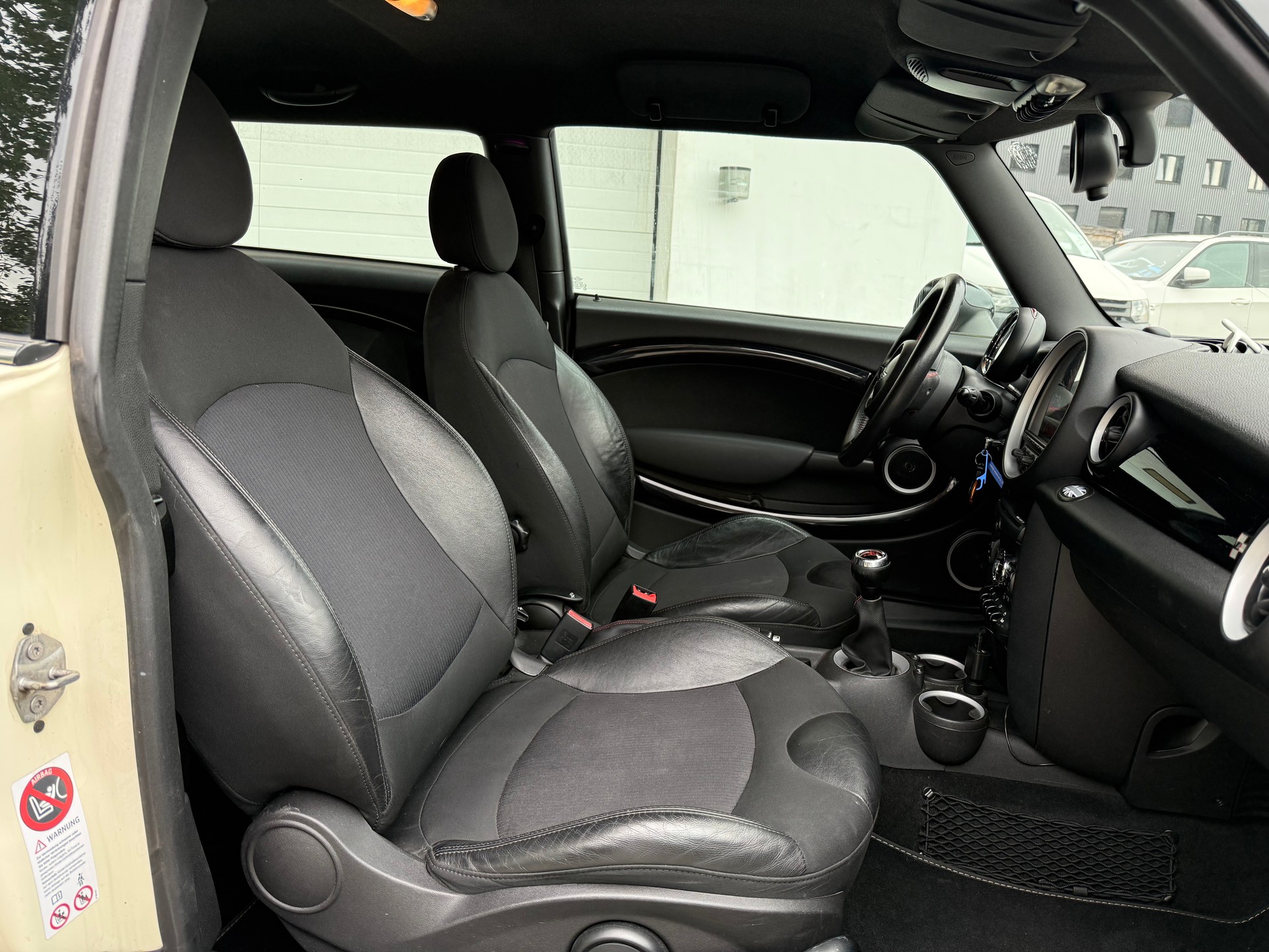 MINI Mini Cooper Clubman JCW-image-13
