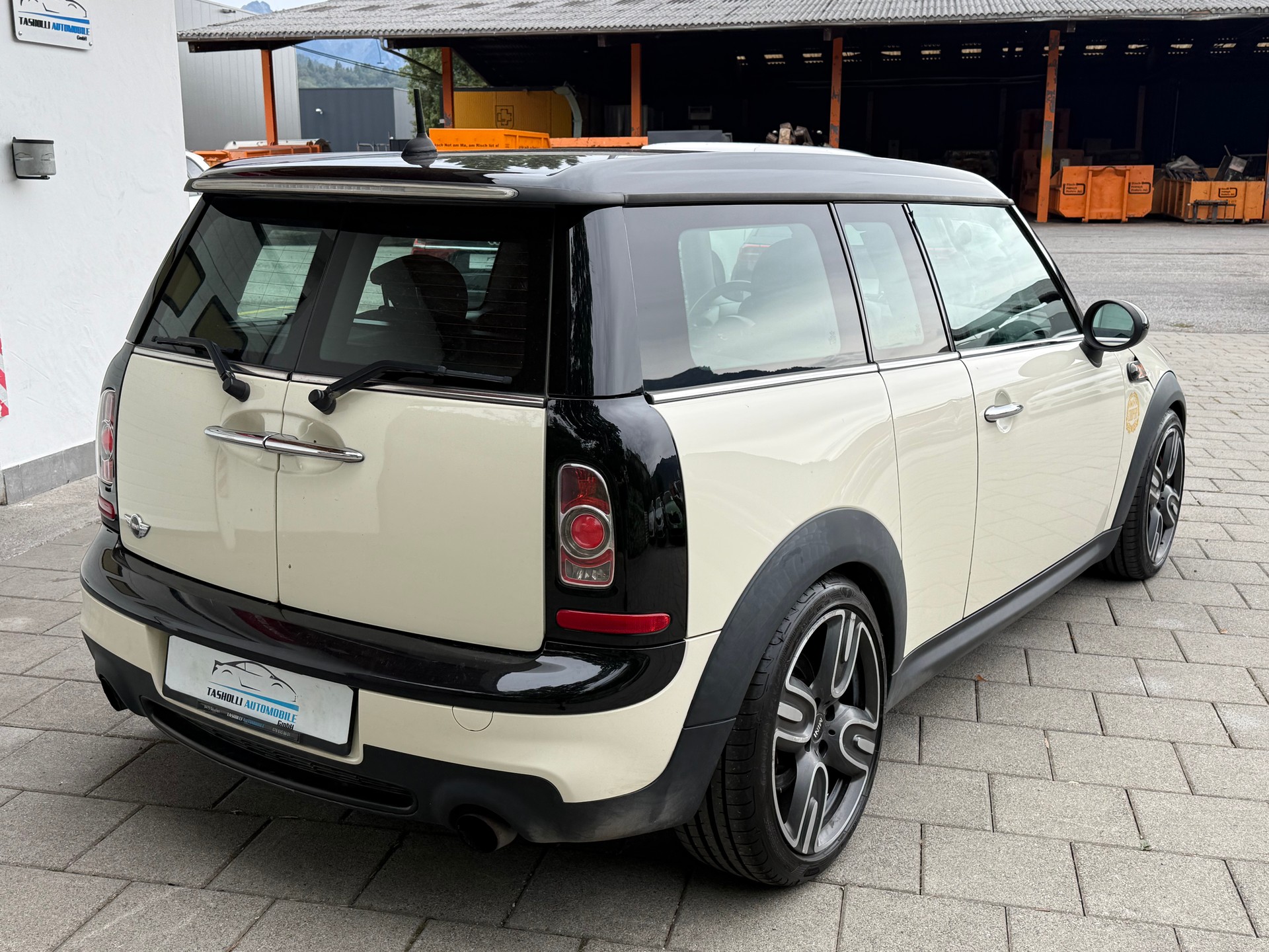 MINI Mini Cooper Clubman JCW-image-9