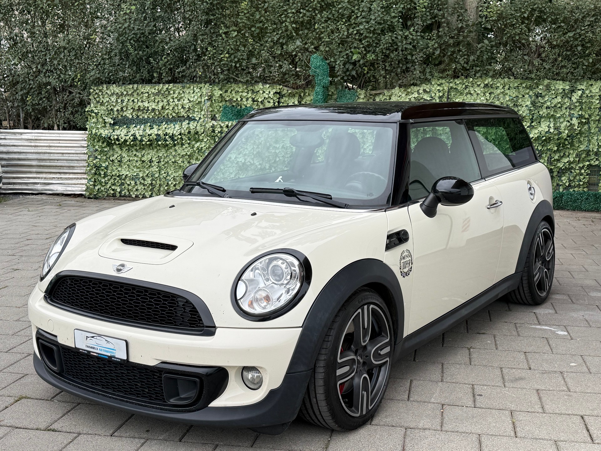 MINI Mini Cooper Clubman JCW-image-3