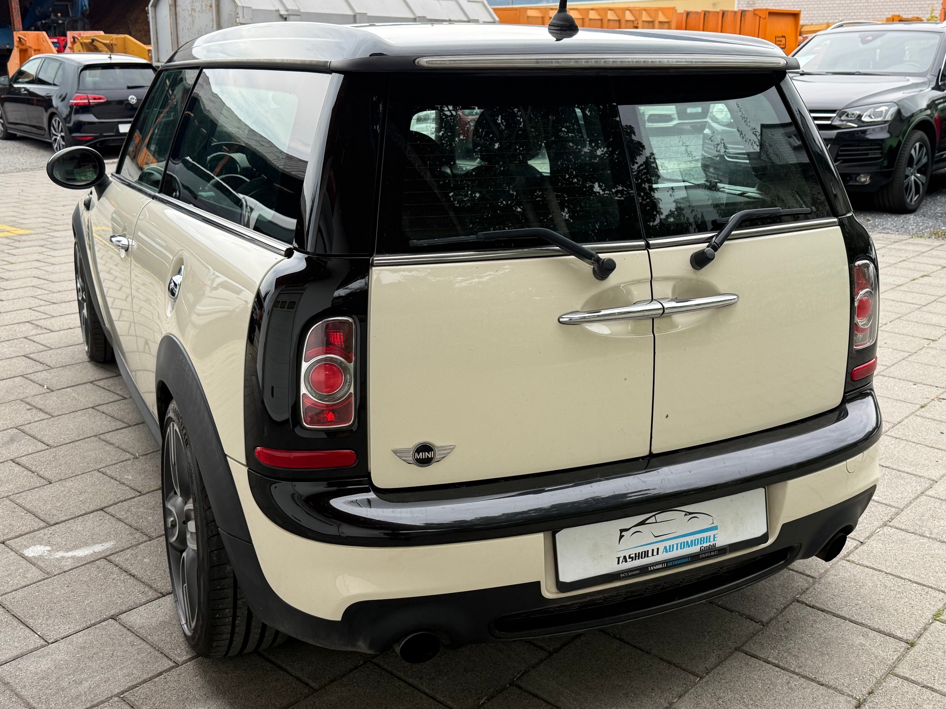 MINI Mini Cooper Clubman JCW-image-5