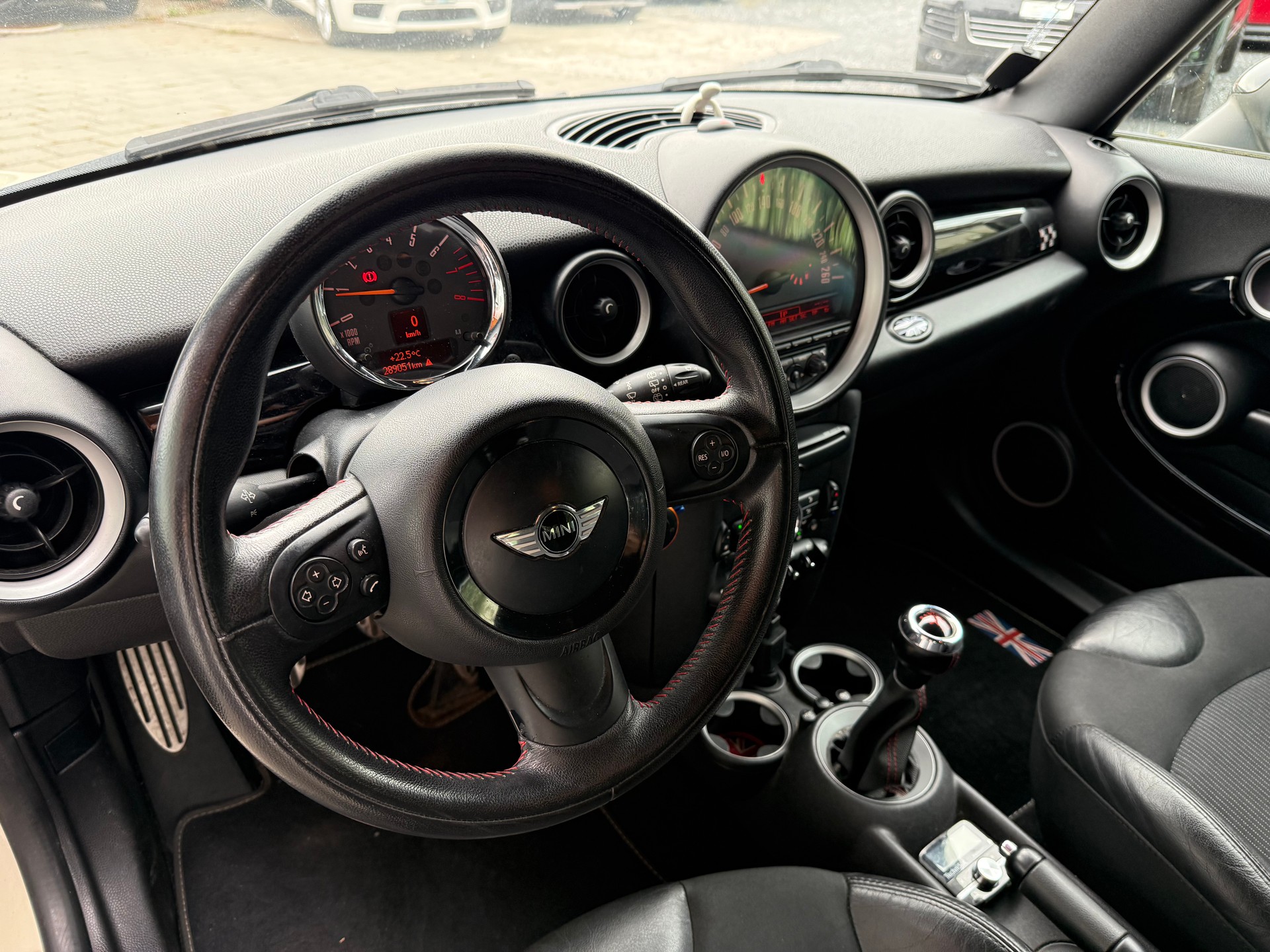 MINI Mini Cooper Clubman JCW-image-18
