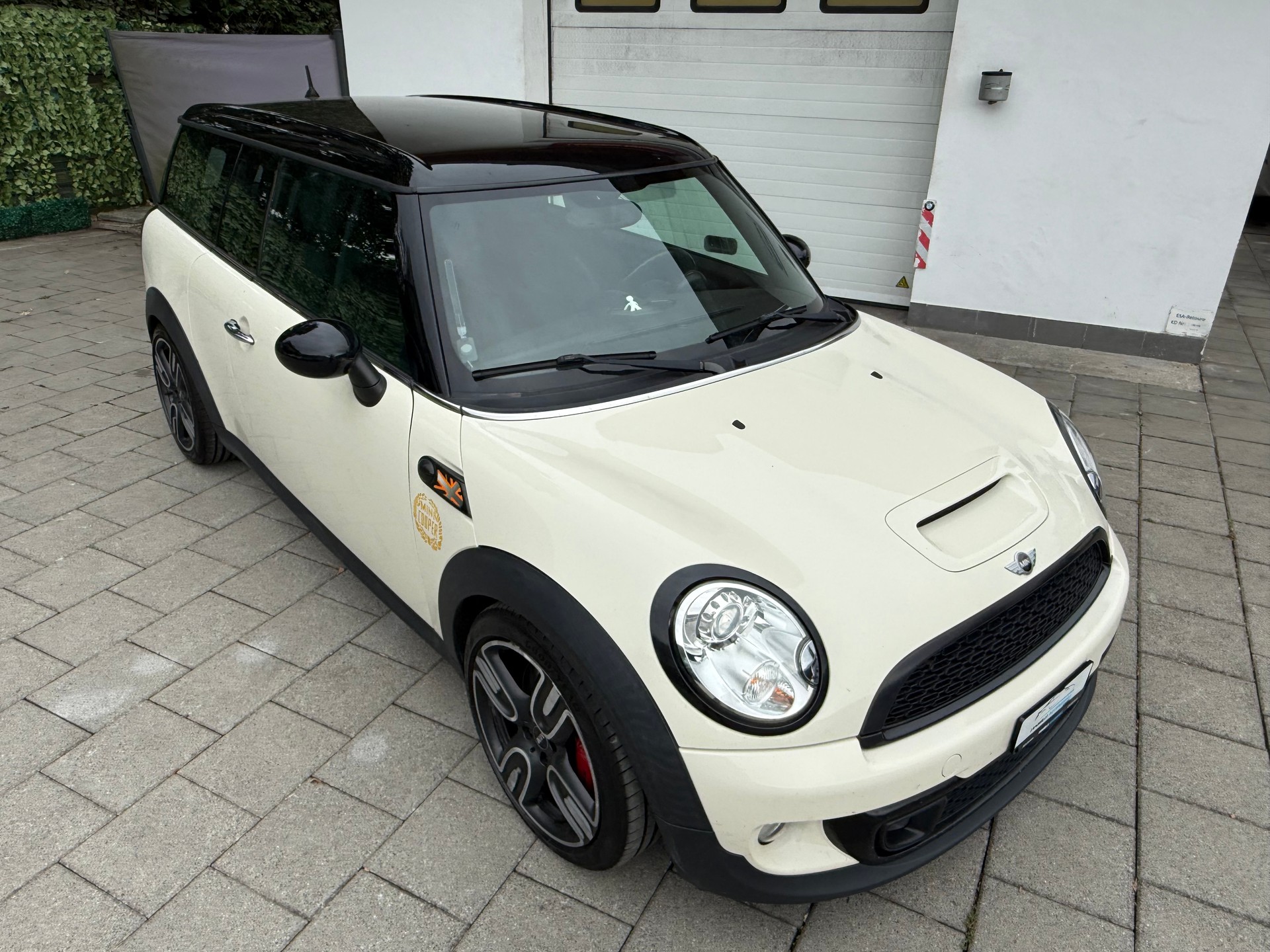MINI Mini Cooper Clubman JCW-image-11