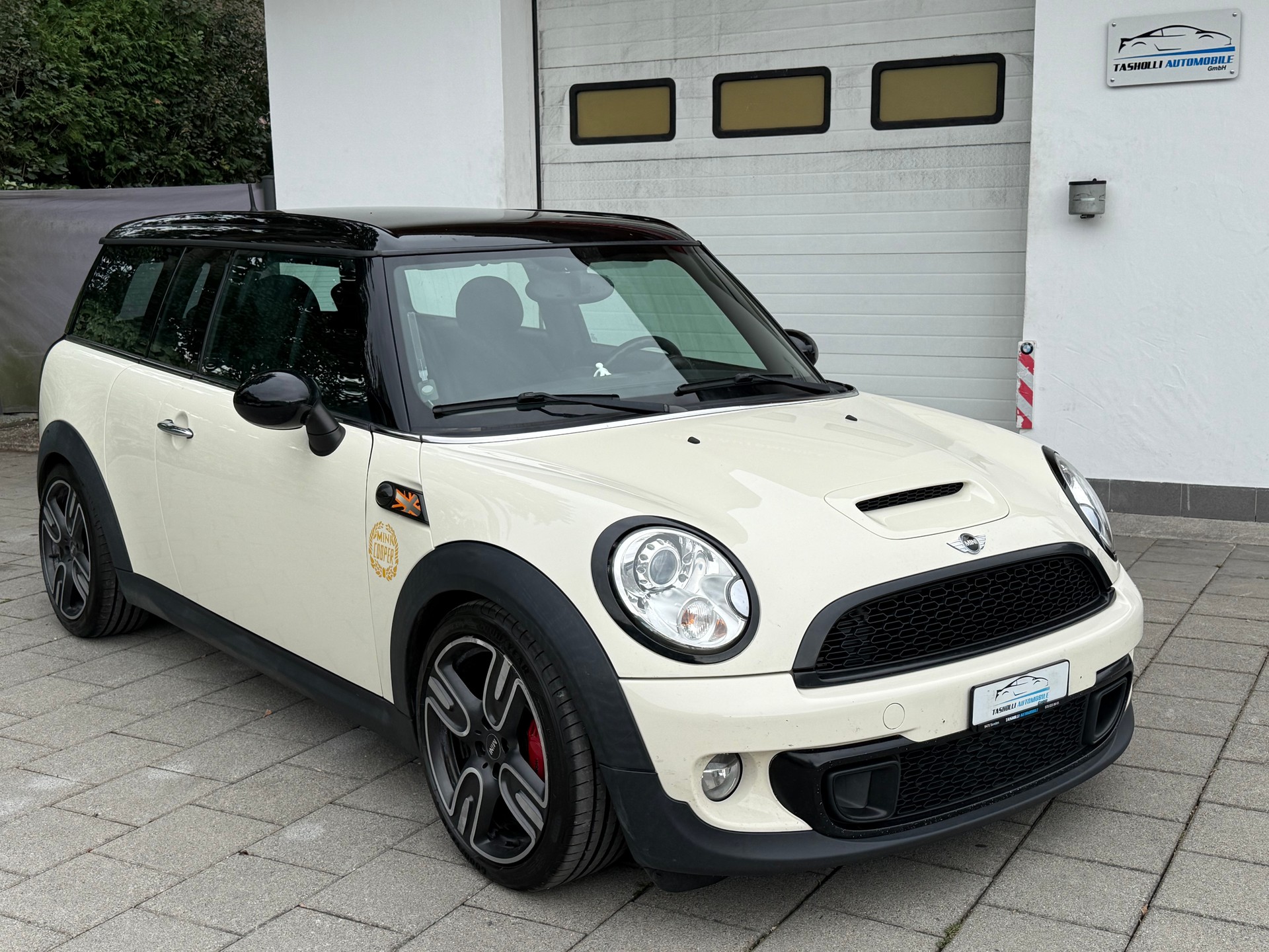 MINI Mini Cooper Clubman JCW-image-1