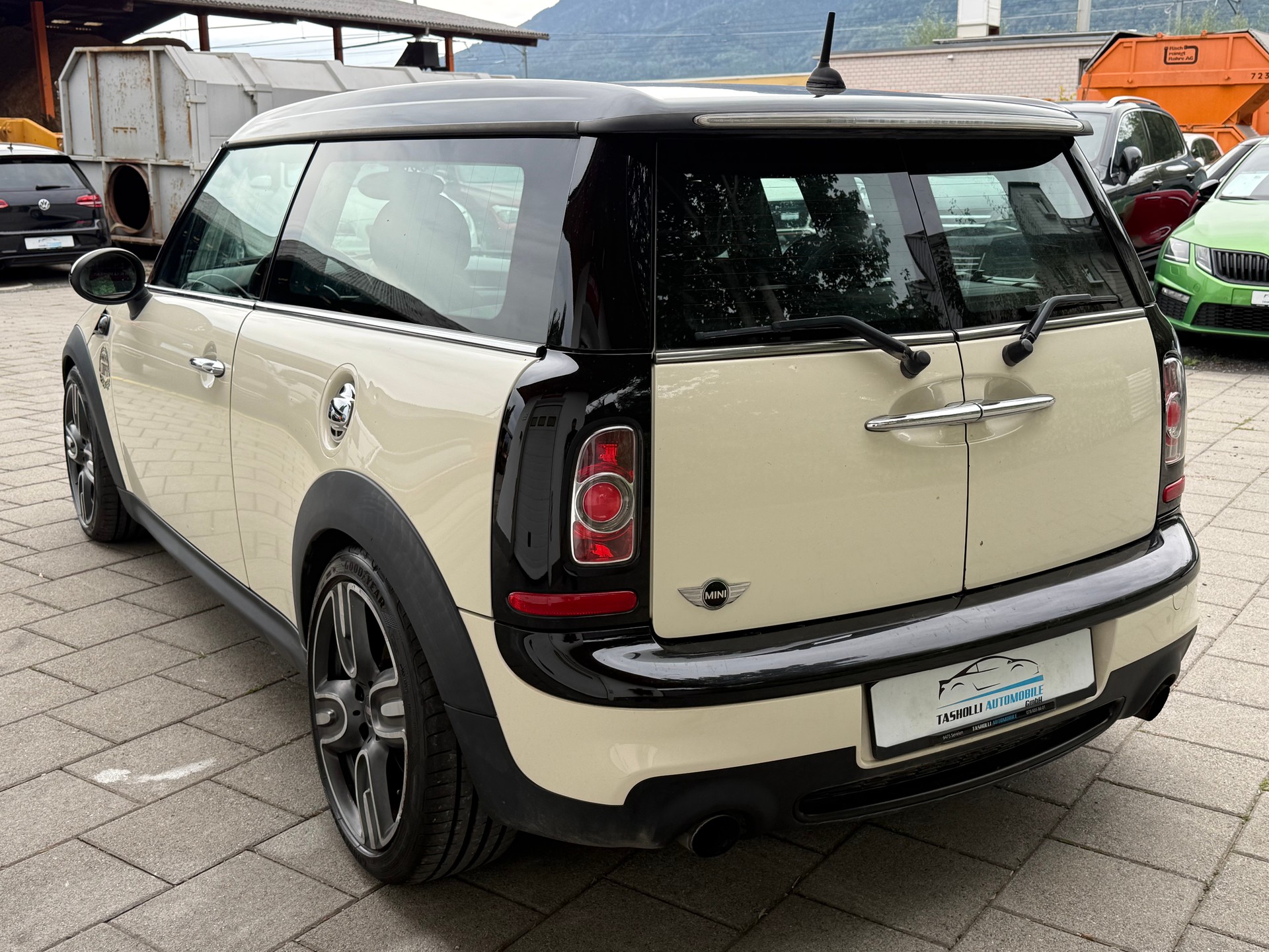 MINI Mini Cooper Clubman JCW-image-4