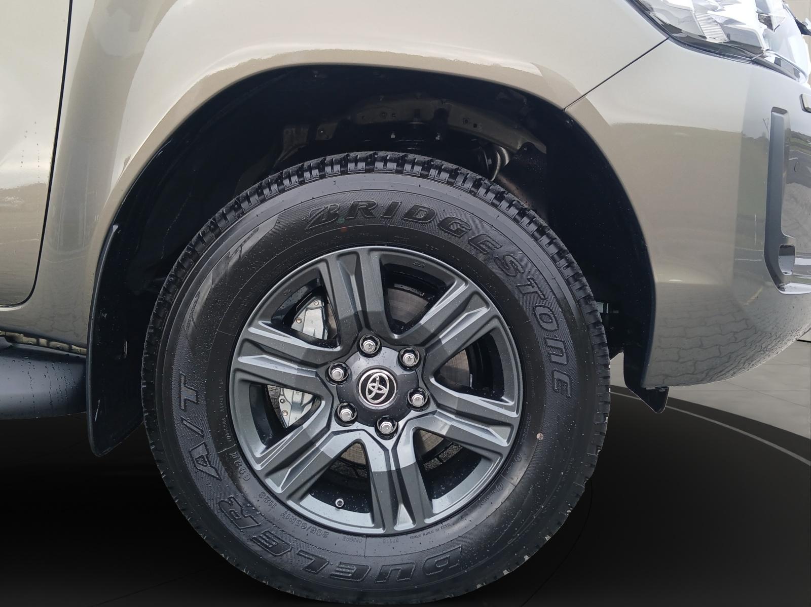 TOYOTA Hilux Double Cab.-Pick-up 2.8 D-4D MHEV 204 Style-image-15