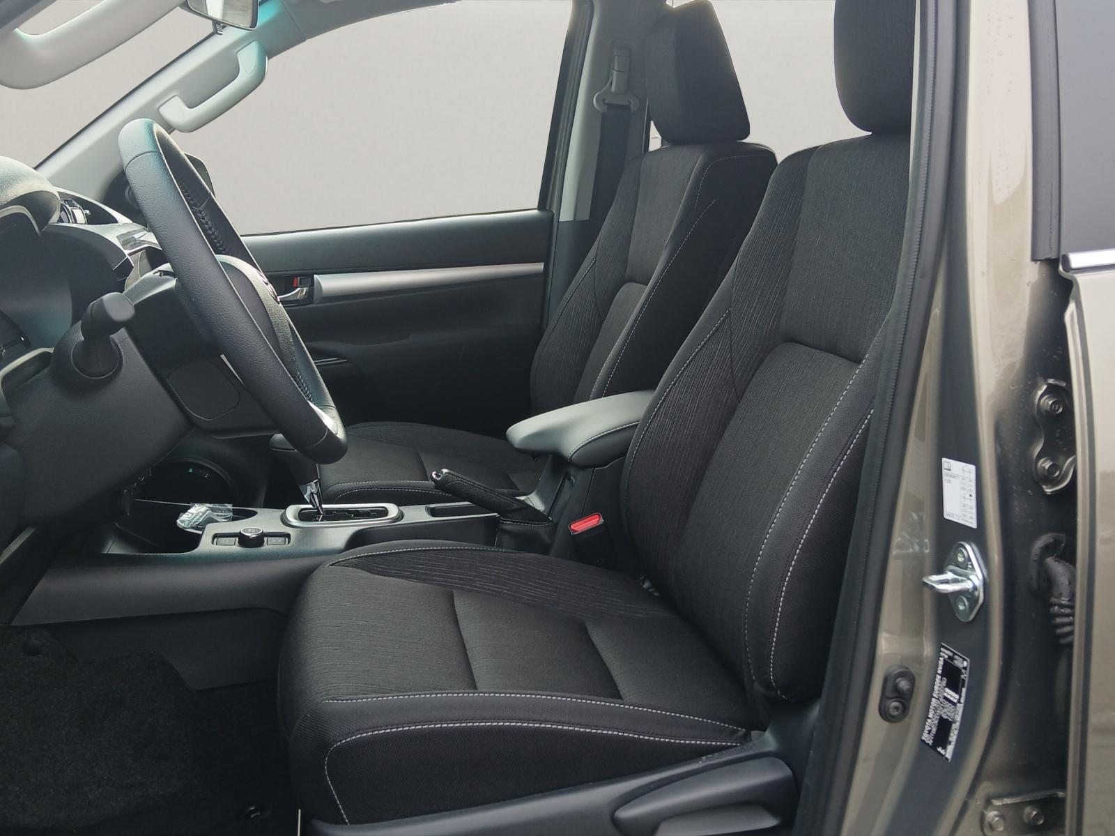 TOYOTA Hilux Double Cab.-Pick-up 2.8 D-4D MHEV 204 Style-image-8