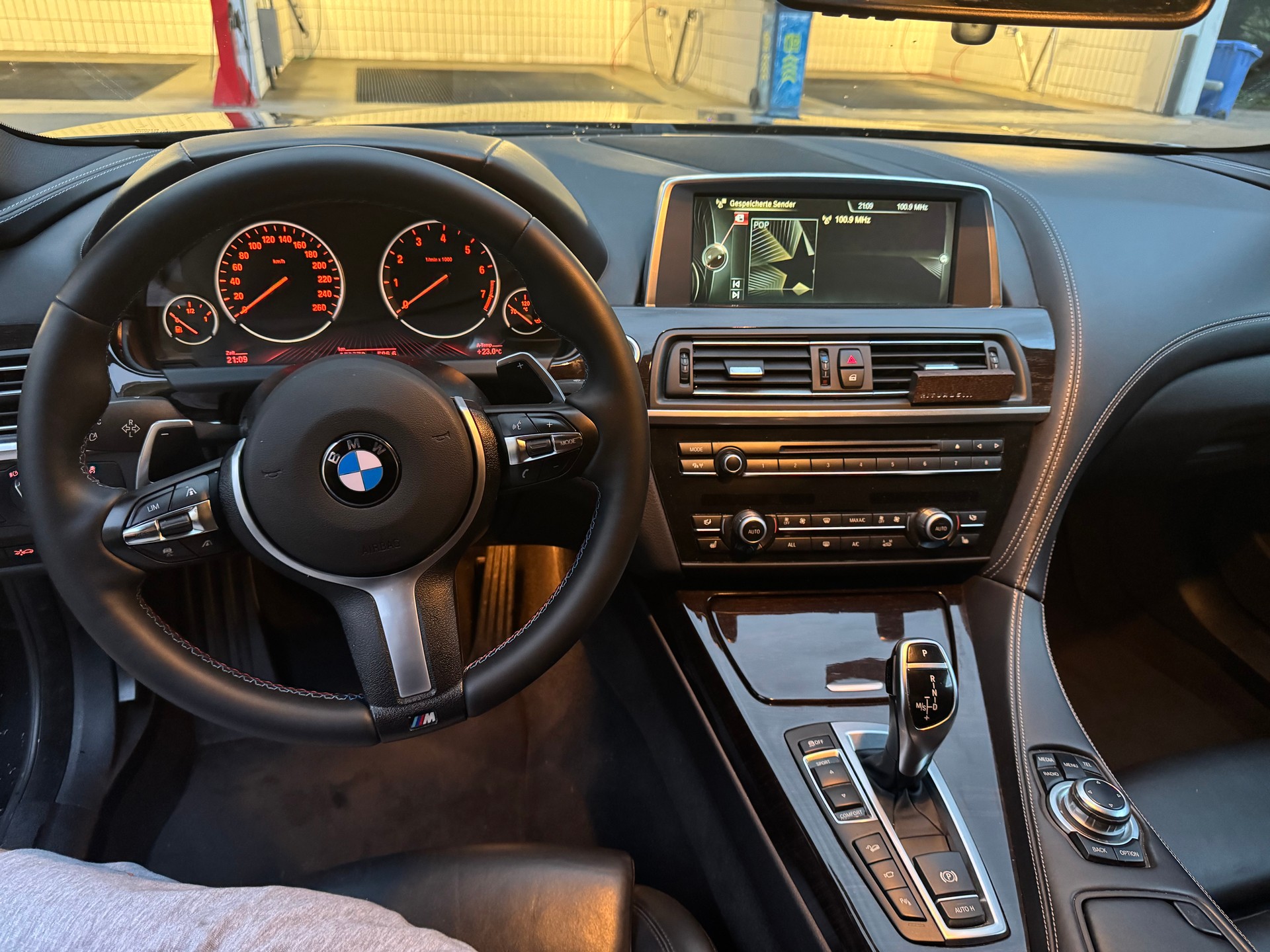 BMW 650i xDrive-image-2