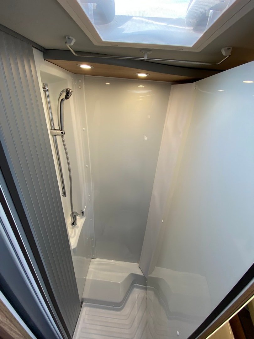 KNAUS Sky TI 650 MEG Platinum, Fiat Ducato 2.2MJ 180PS Automat-image-12