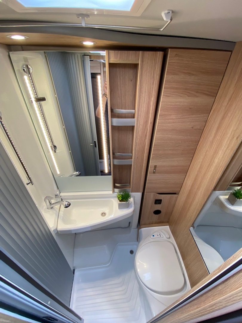 KNAUS Sky TI 650 MEG Platinum, Fiat Ducato 2.2MJ 180PS Automat-image-11