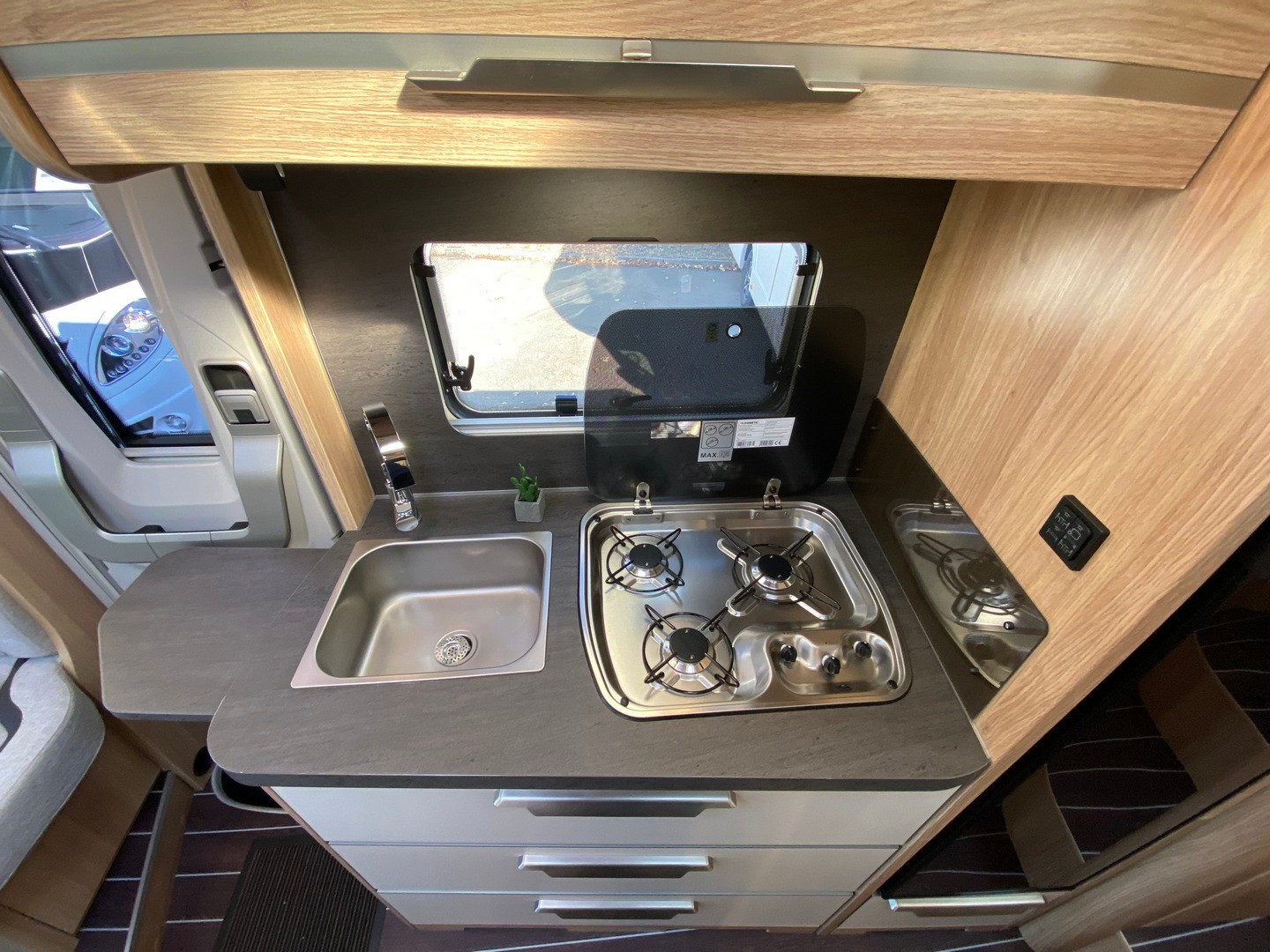 KNAUS Sky TI 650 MEG Platinum, Fiat Ducato 2.2MJ 180PS Automat-image-9