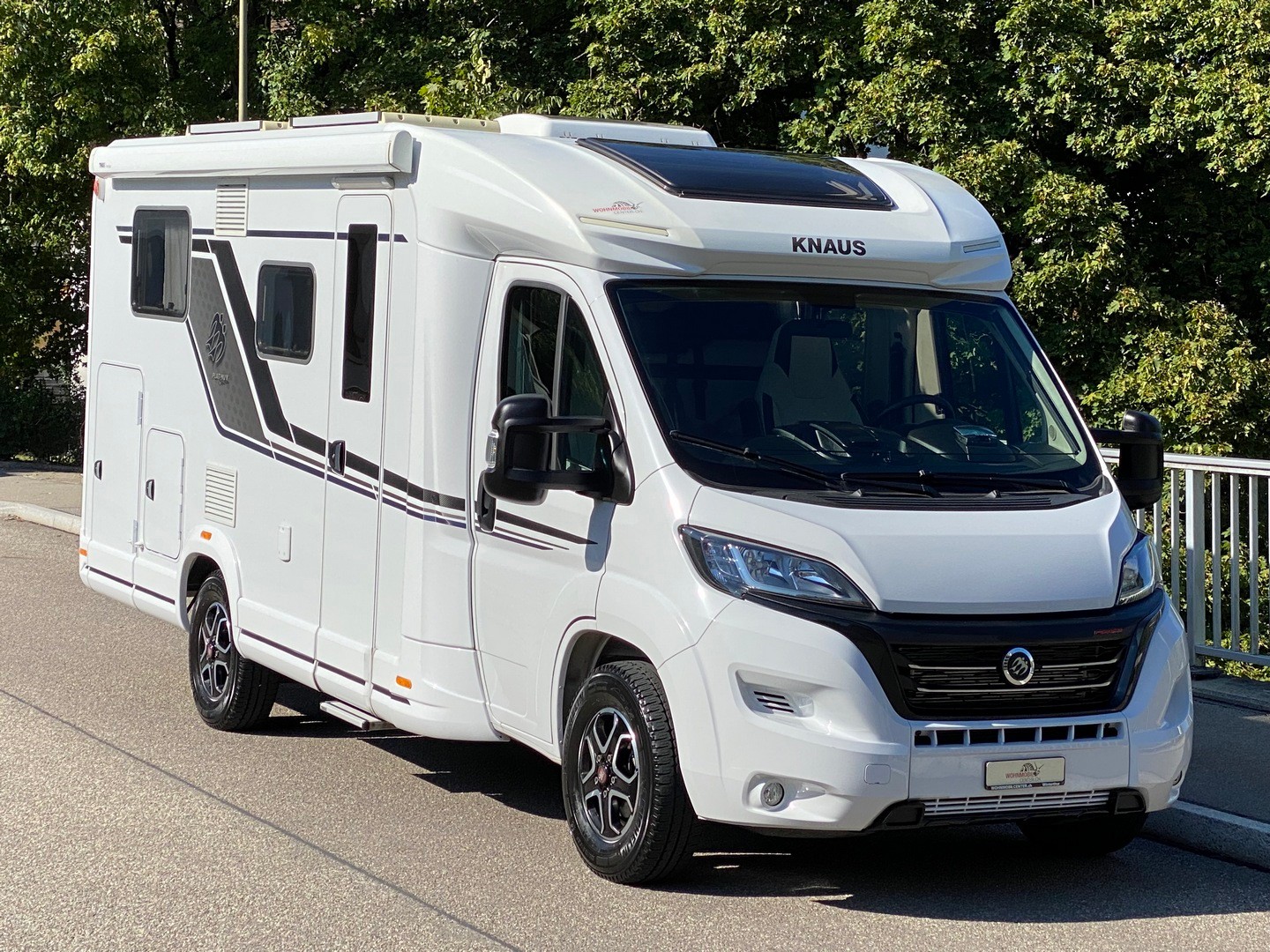 KNAUS Sky TI 650 MEG Platinum, Fiat Ducato 2.2MJ 180PS Automat-image-0