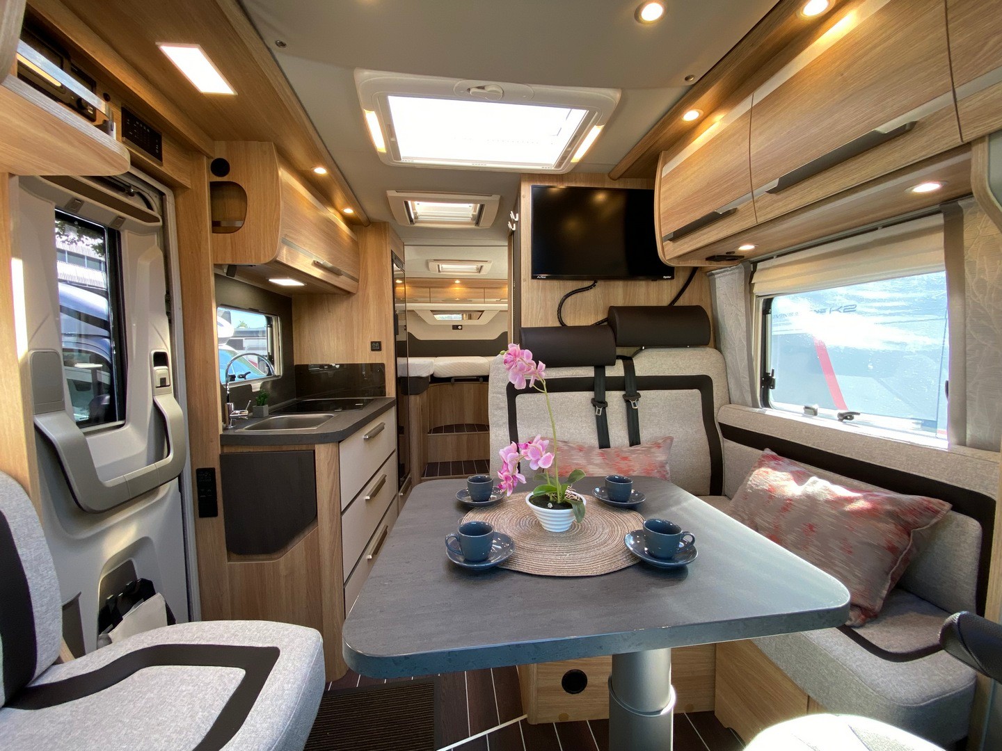KNAUS Sky TI 650 MEG Platinum, Fiat Ducato 2.2MJ 180PS Automat-image-5
