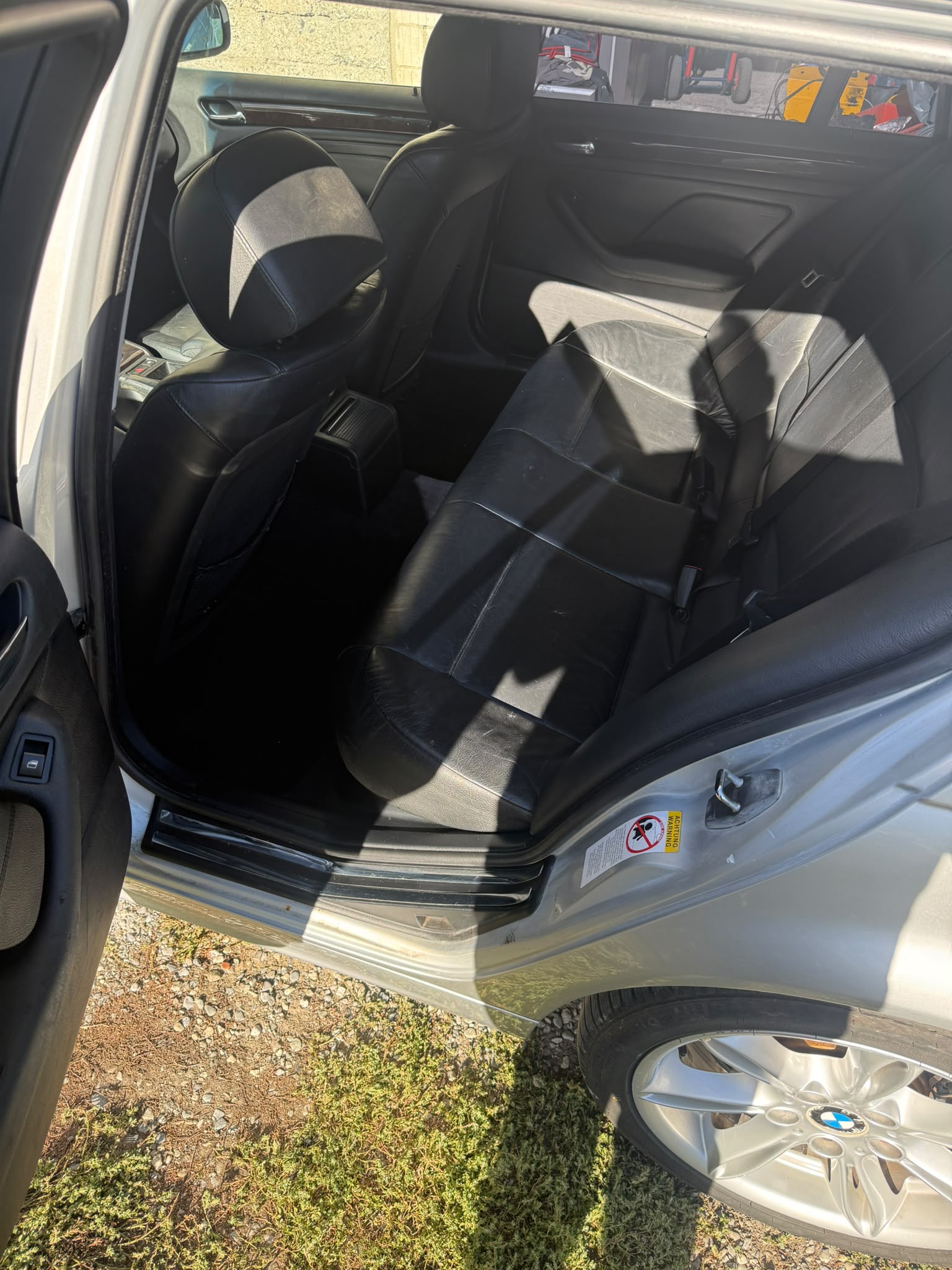 BMW 330xi-image-5