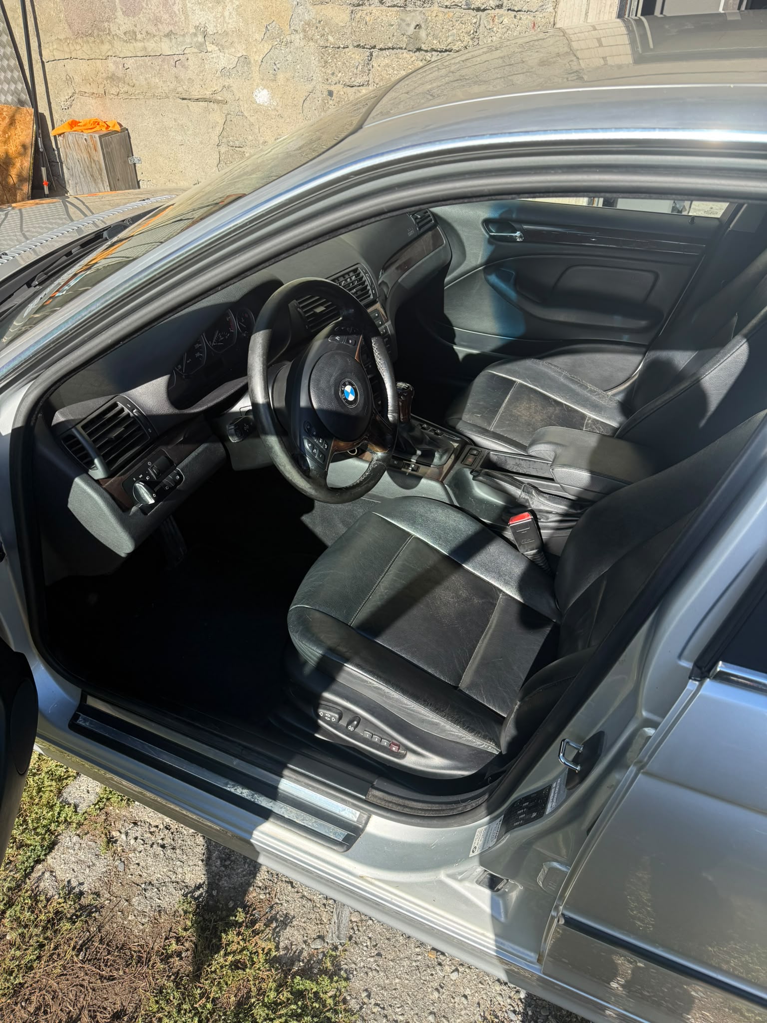 BMW 330xi-image-4