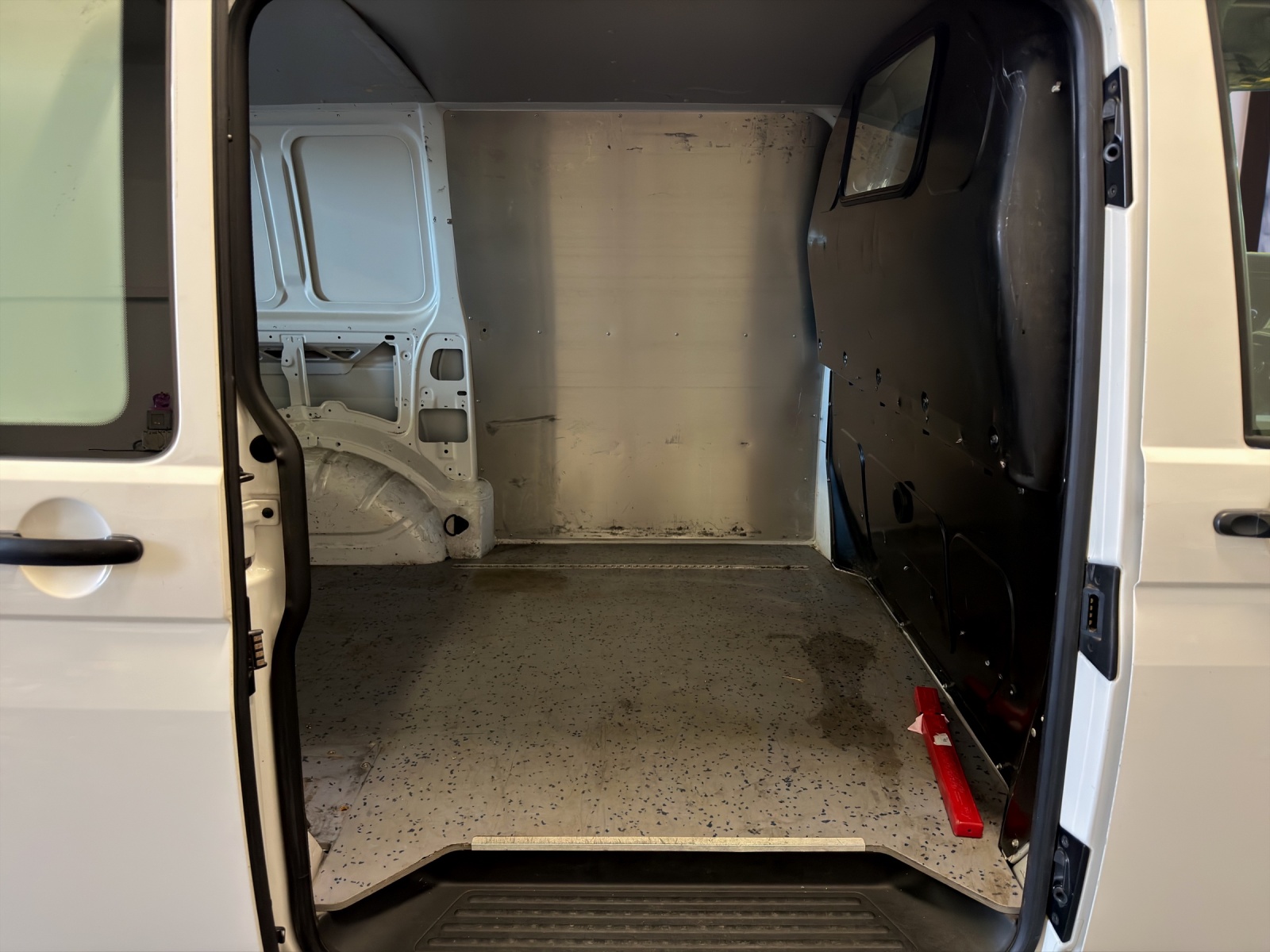 VW T6.1 2.0 TDI 4Motion DSG-image-15