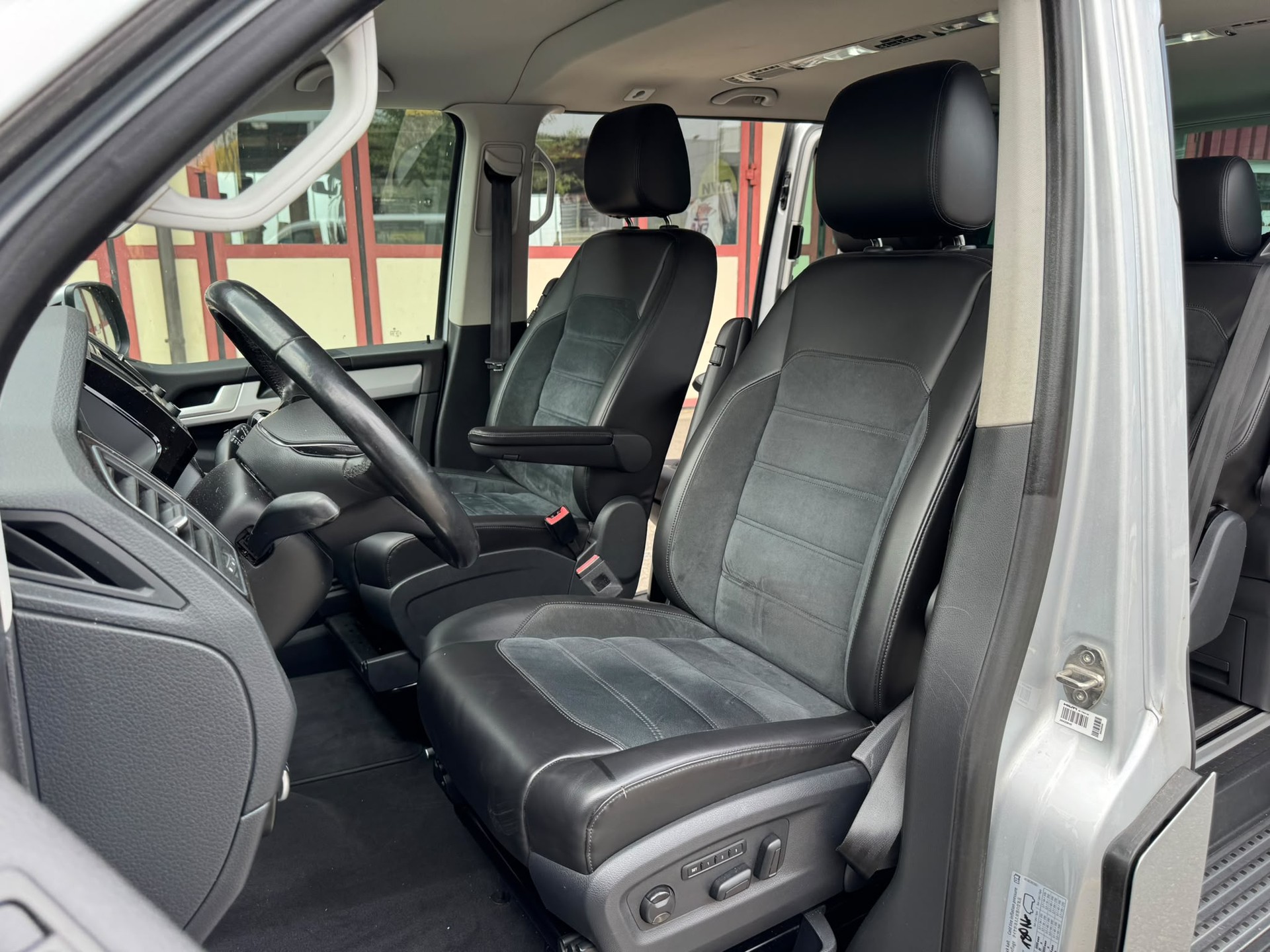 VW T6 Multivan 2.0 Bi-TDI Highline Liberty 4Mot. DSG-image-13