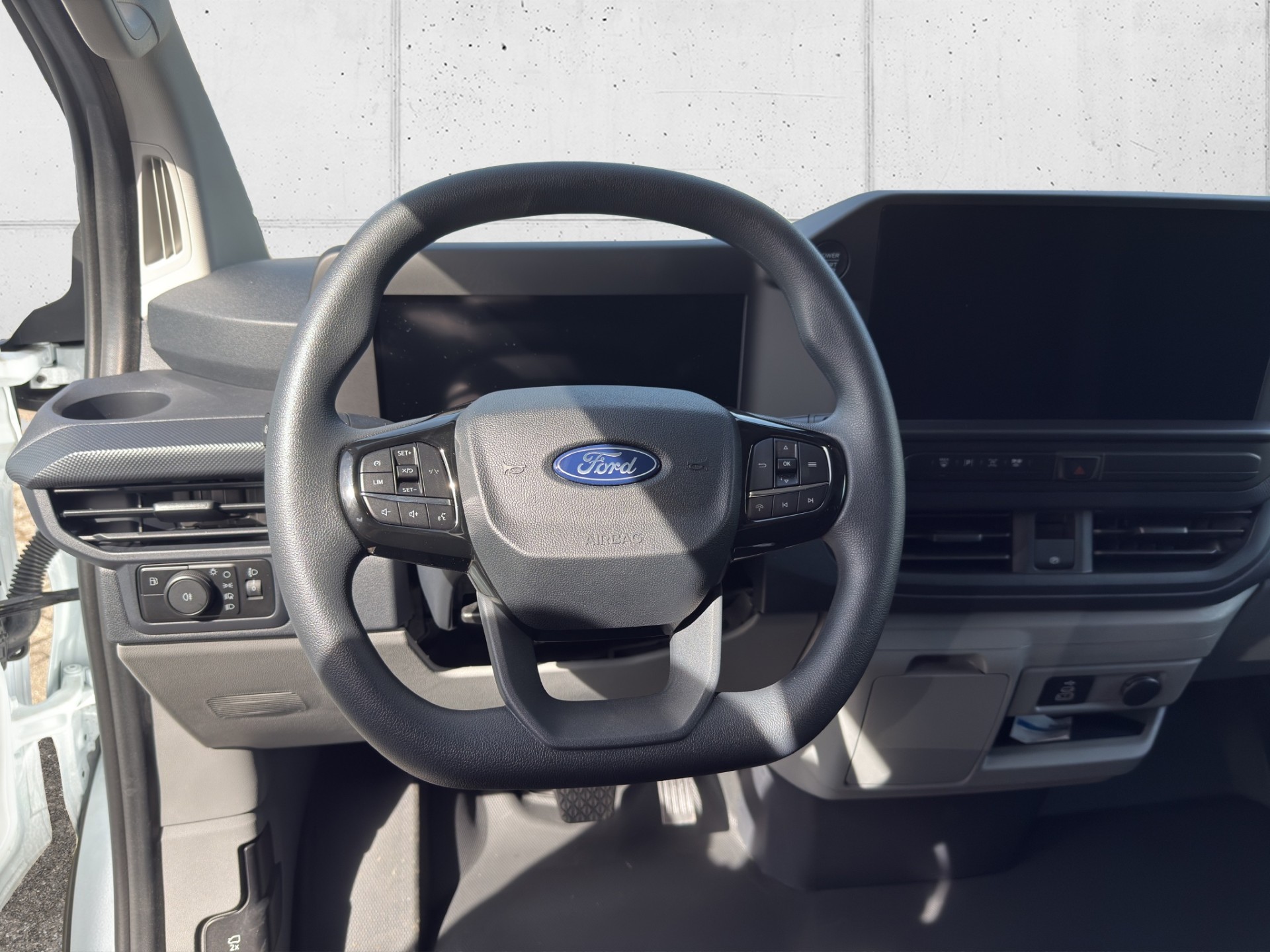 FORD Transit C Van 320 L1 2.5 Duratec 233 Trend PHEV-image-9