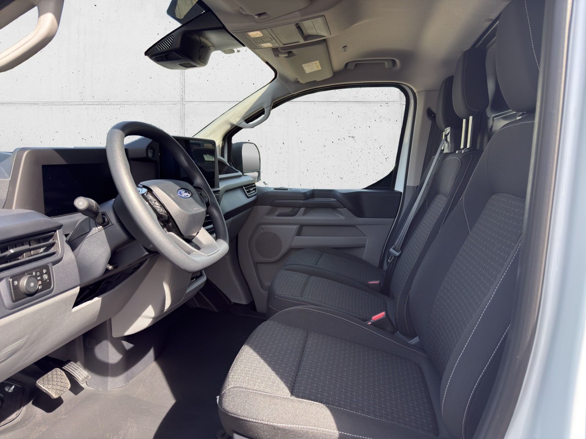 FORD Transit C Van 320 L1 2.5 Duratec 233 Trend PHEV-image-8