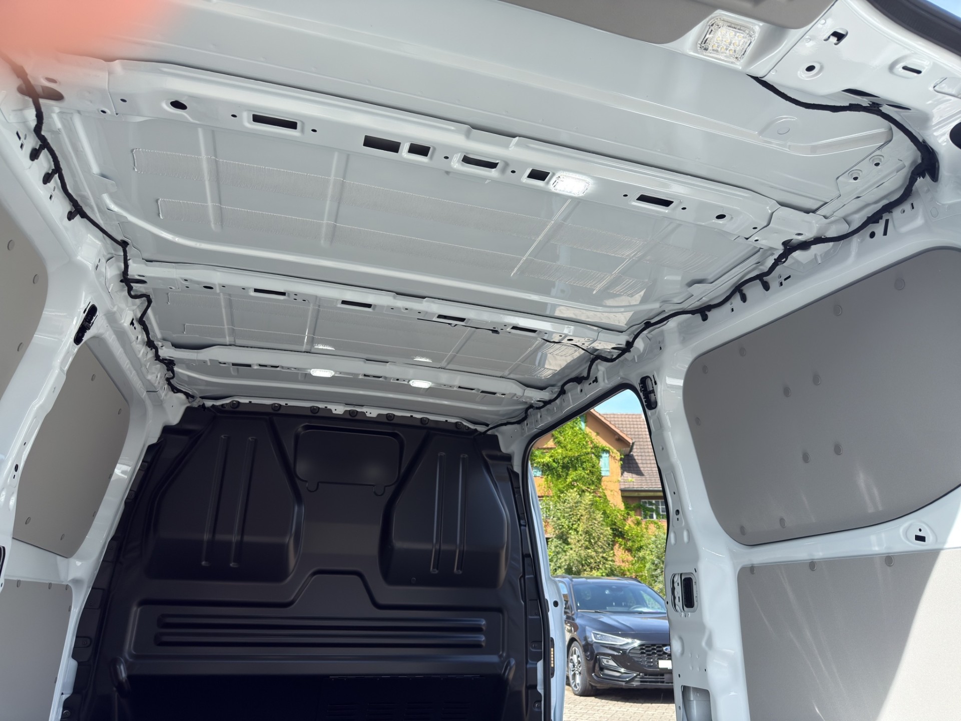 FORD Transit C Van 320 L1 2.5 Duratec 233 Trend PHEV-image-12
