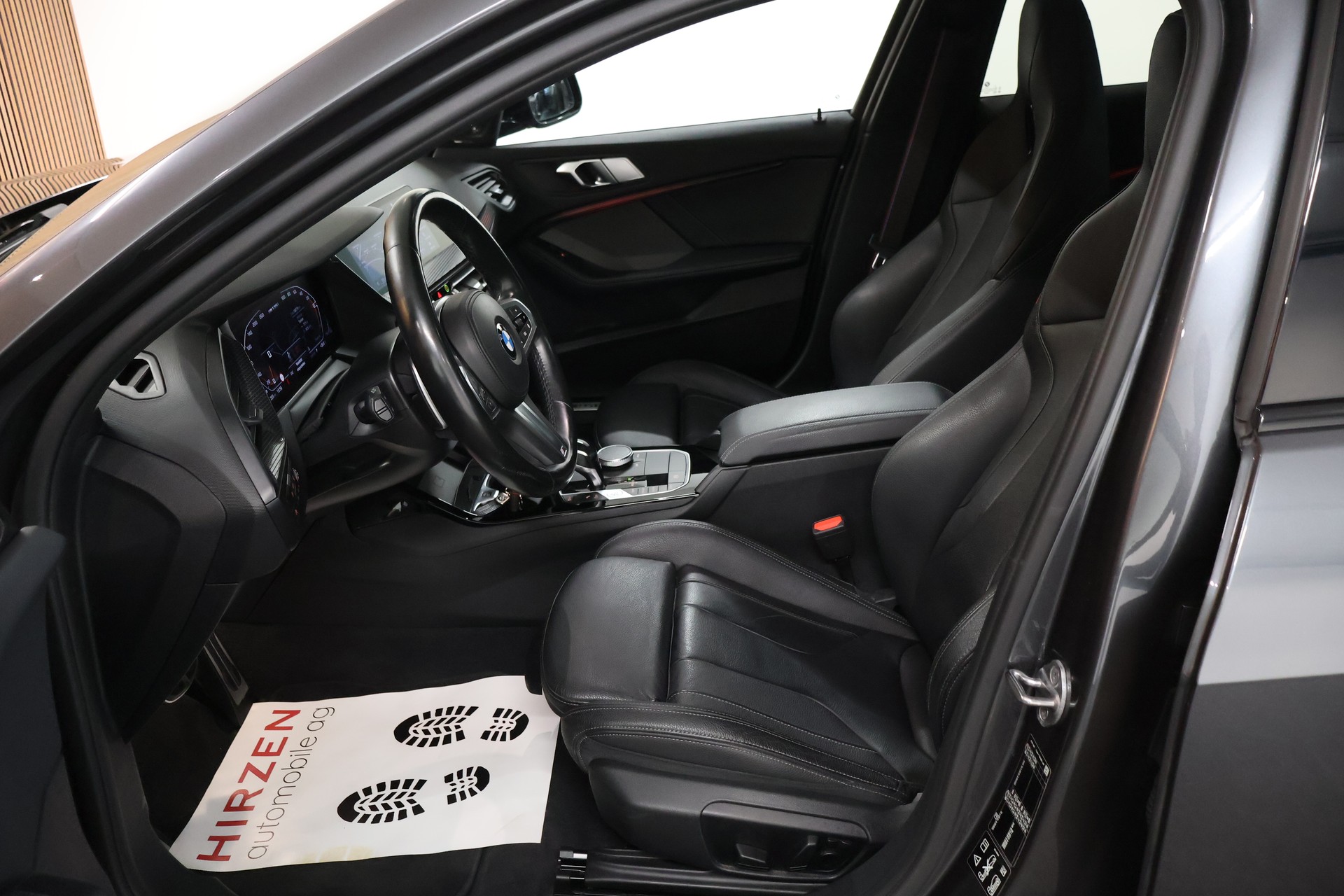 BMW M135i xDrive Steptronic-image-9
