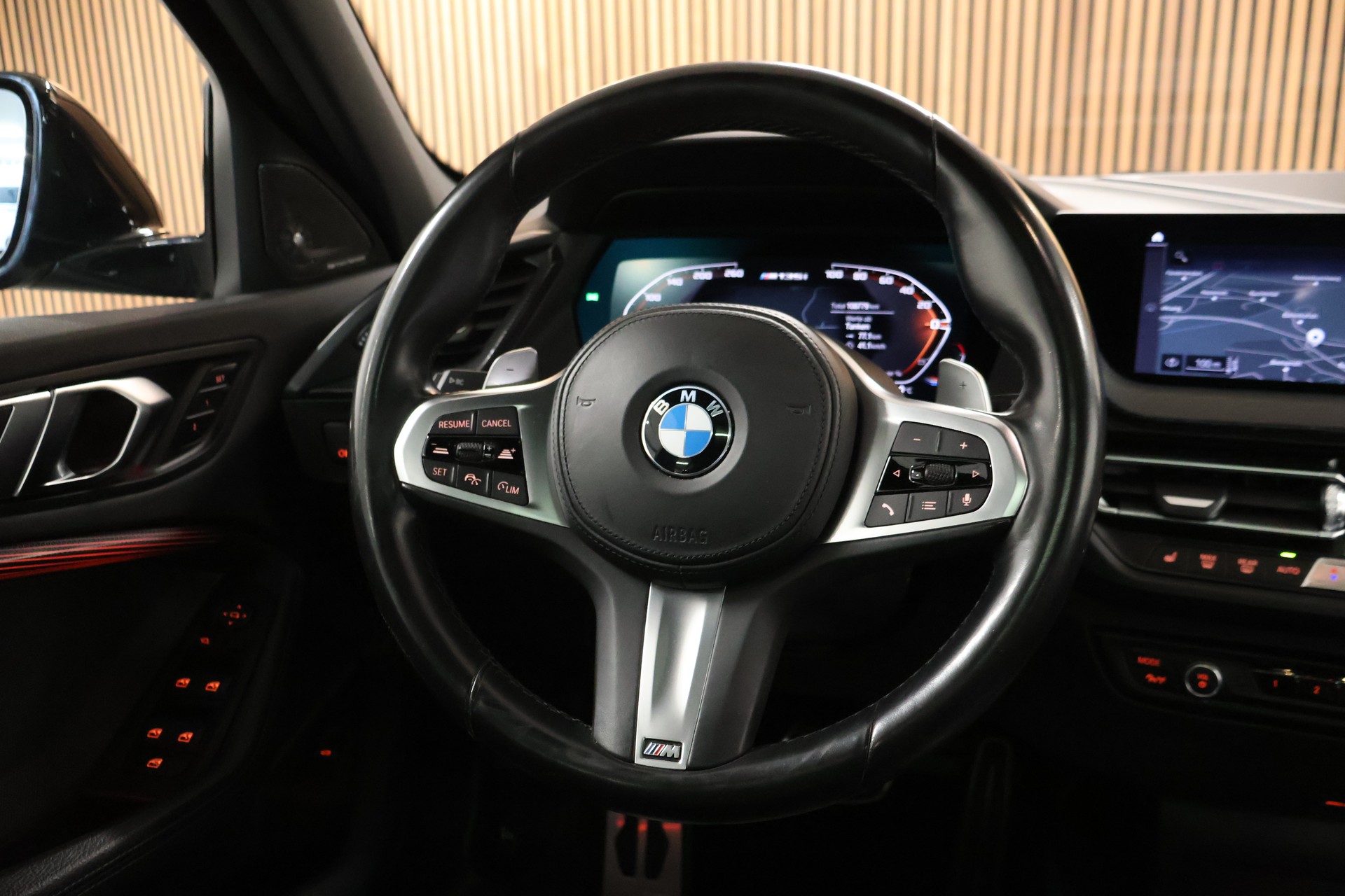 BMW M135i xDrive Steptronic-image-18