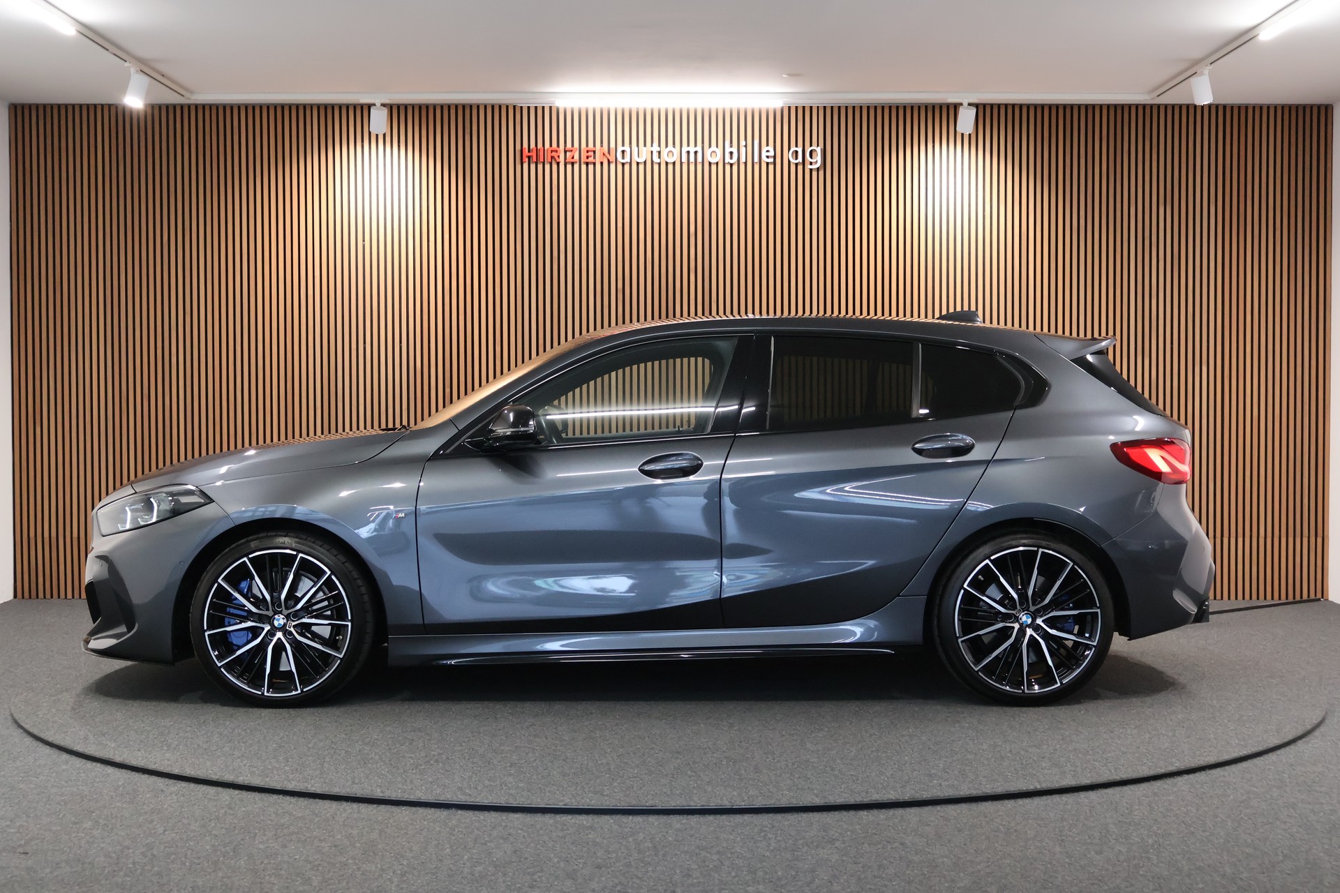 BMW M135i xDrive Steptronic-image-1