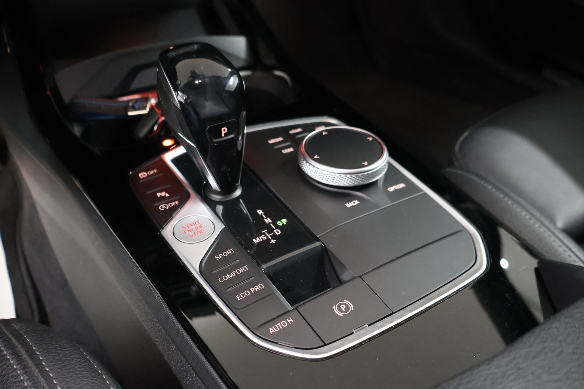 BMW M135i xDrive Steptronic-image-22