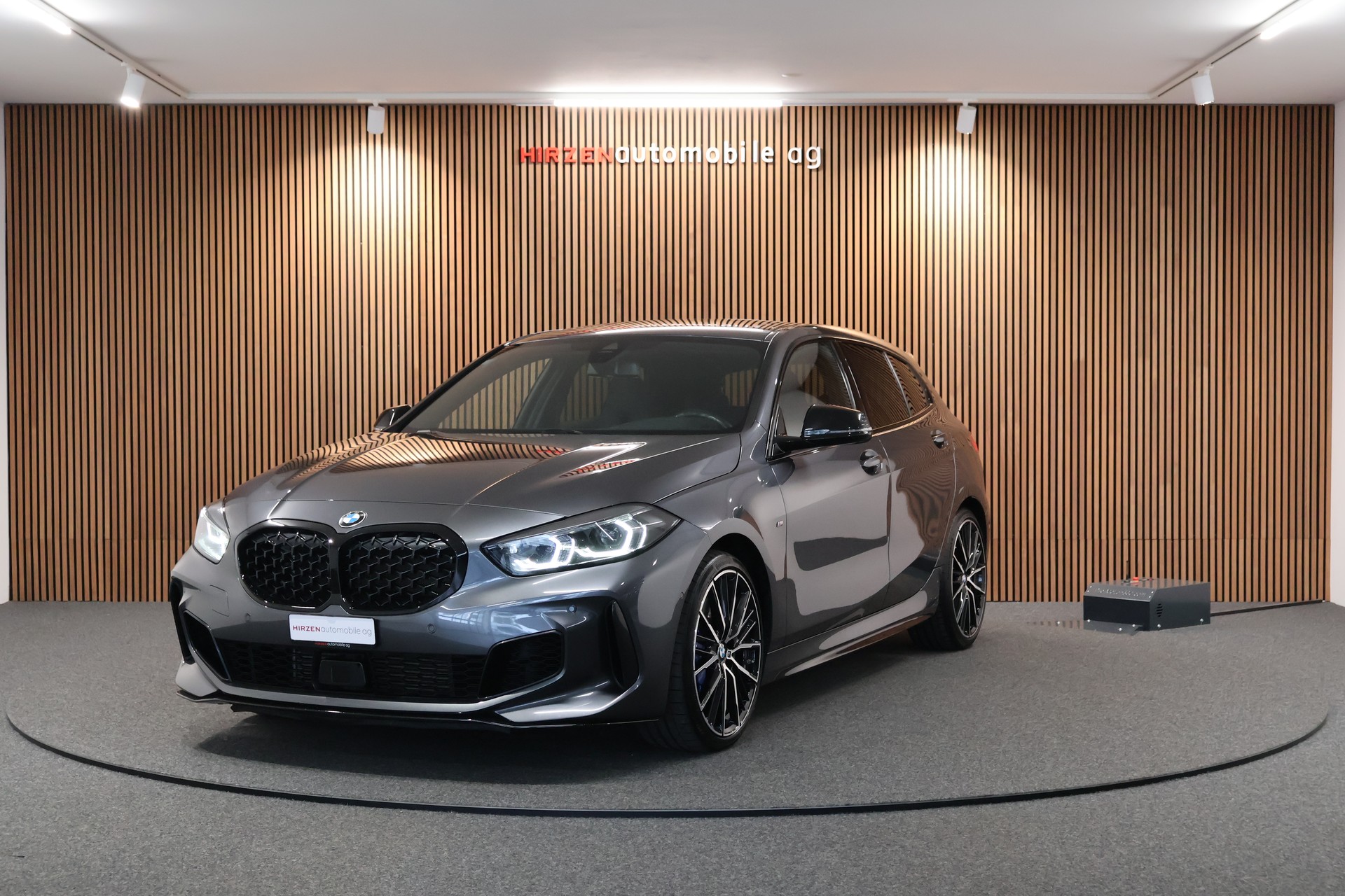 BMW M135i xDrive Steptronic-image-0