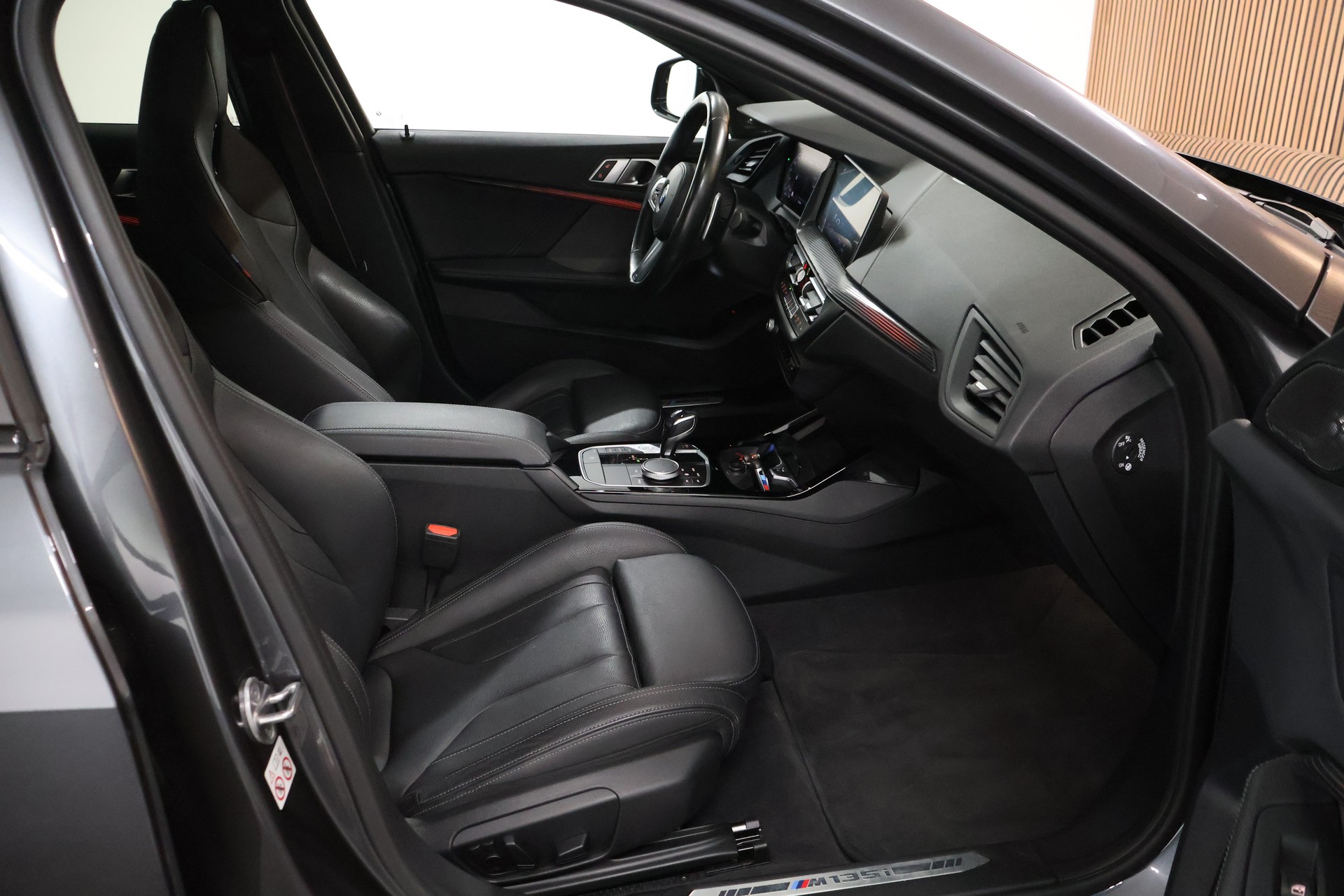 BMW M135i xDrive Steptronic-image-14