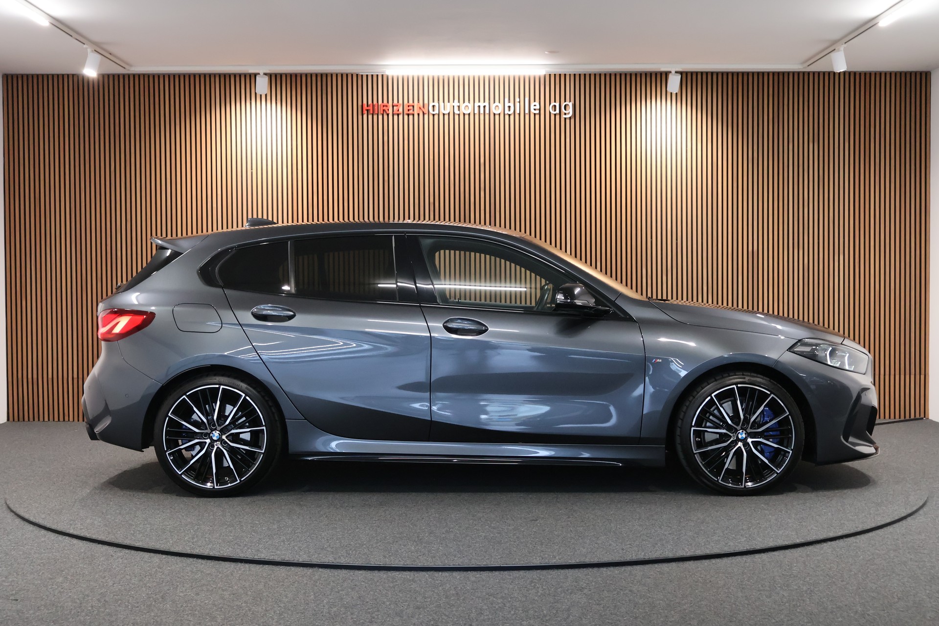 BMW M135i xDrive Steptronic-image-5