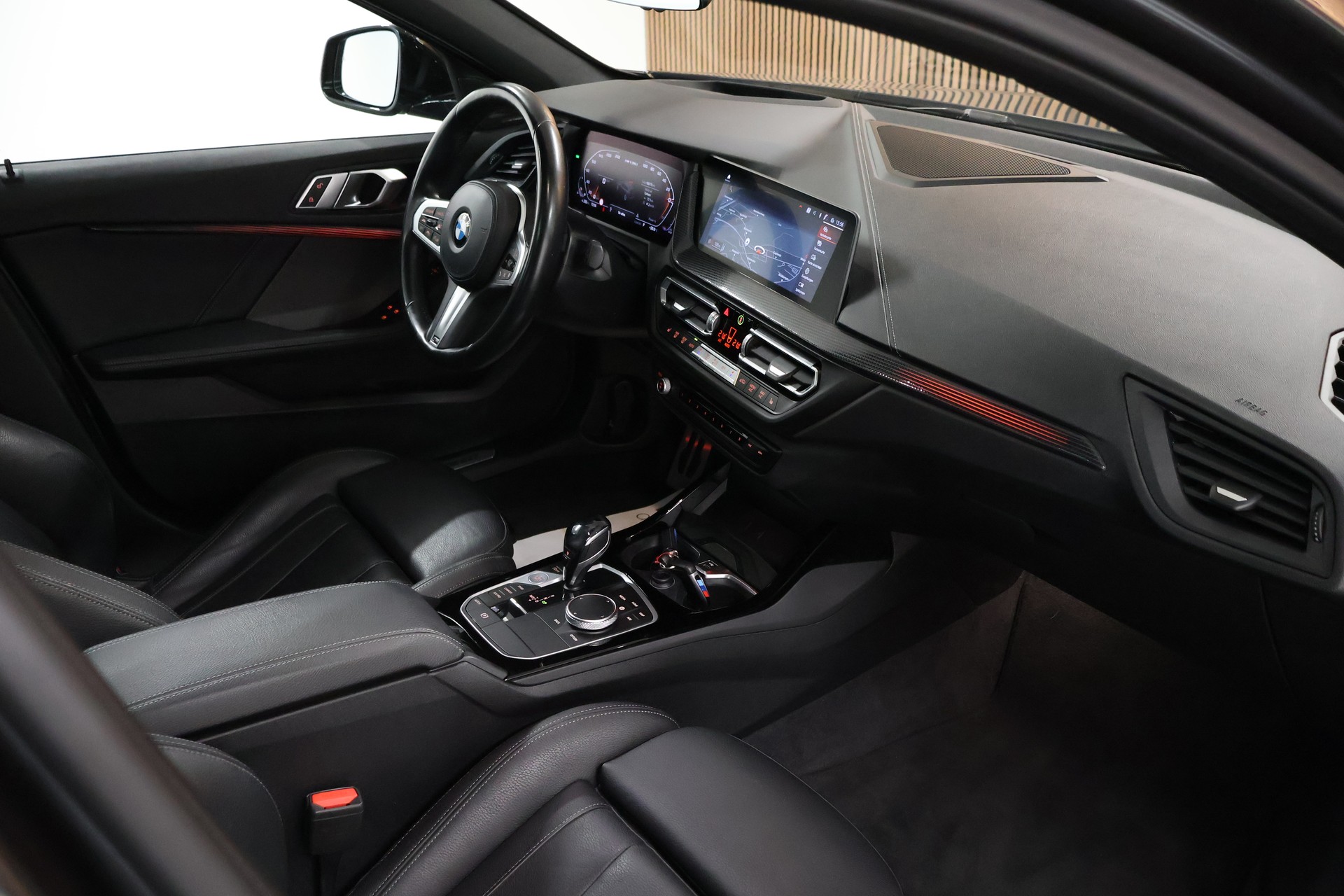 BMW M135i xDrive Steptronic-image-15