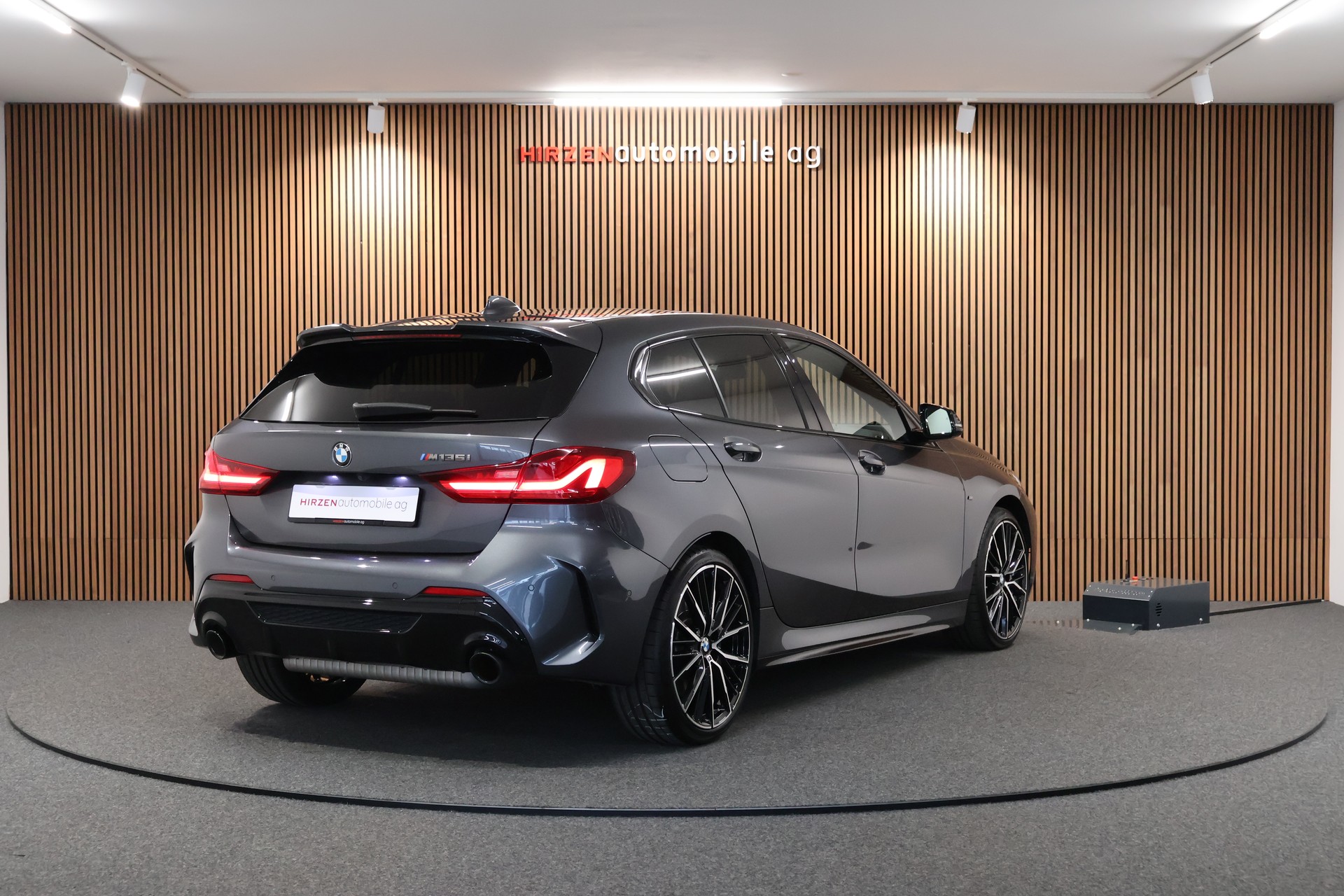 BMW M135i xDrive Steptronic-image-4
