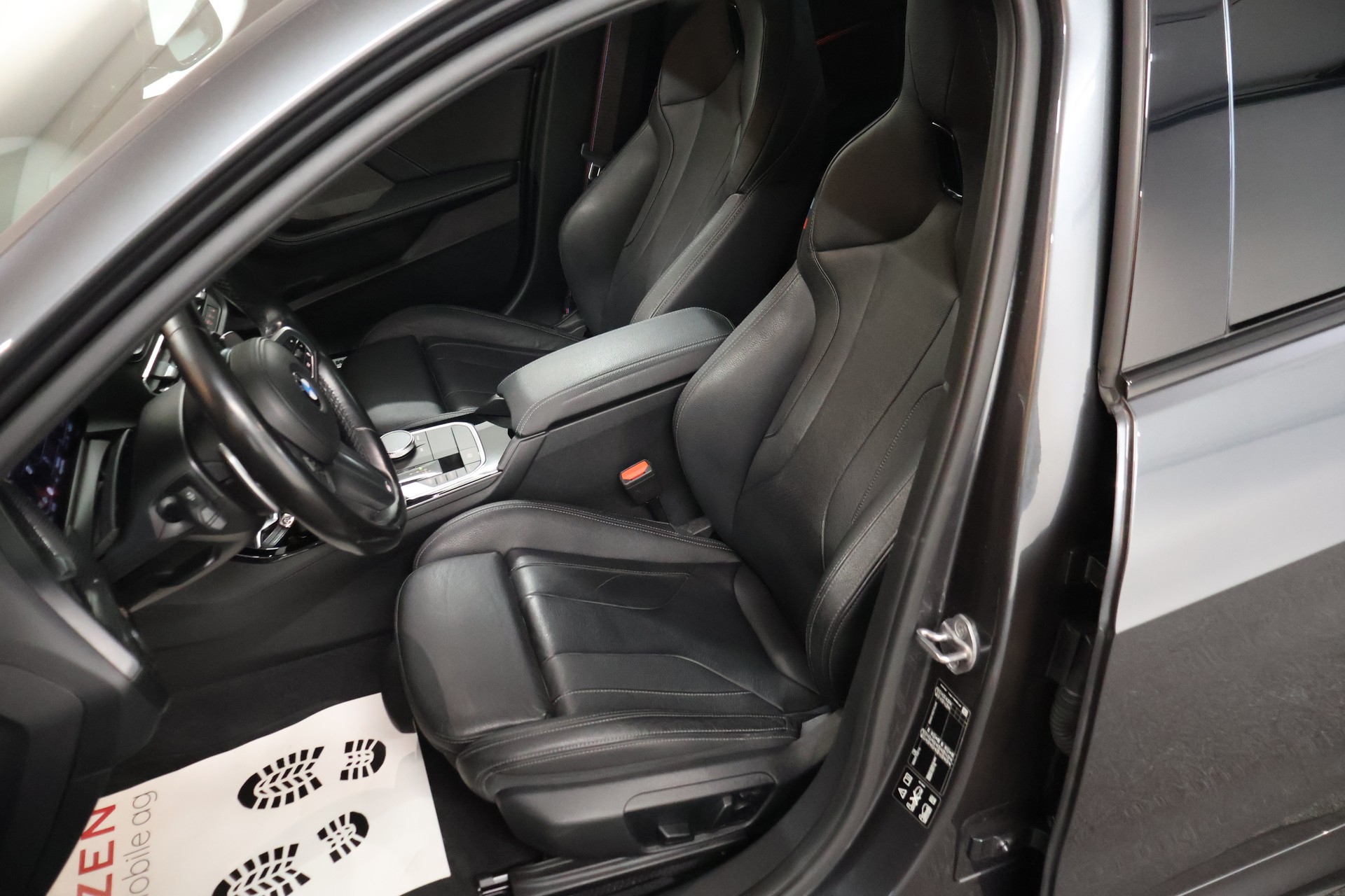 BMW M135i xDrive Steptronic-image-10