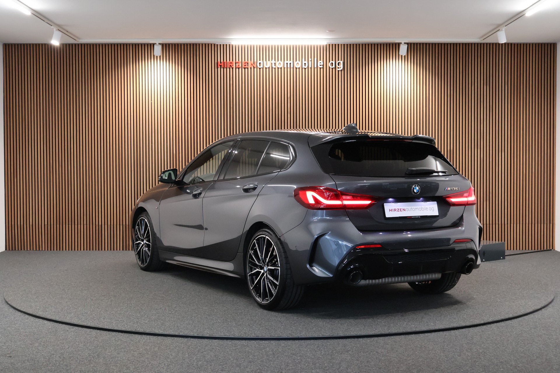 BMW M135i xDrive Steptronic-image-2