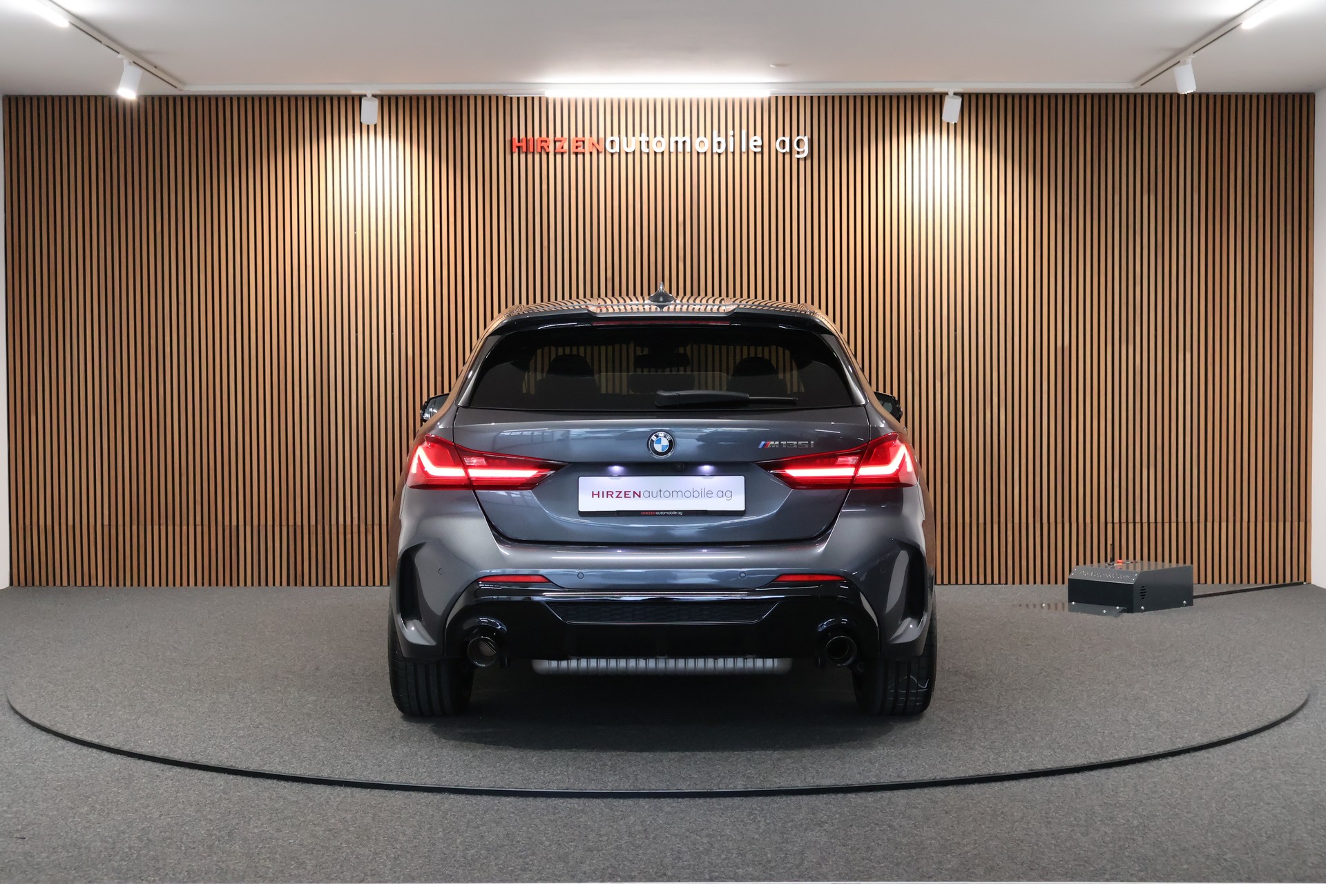 BMW M135i xDrive Steptronic-image-3
