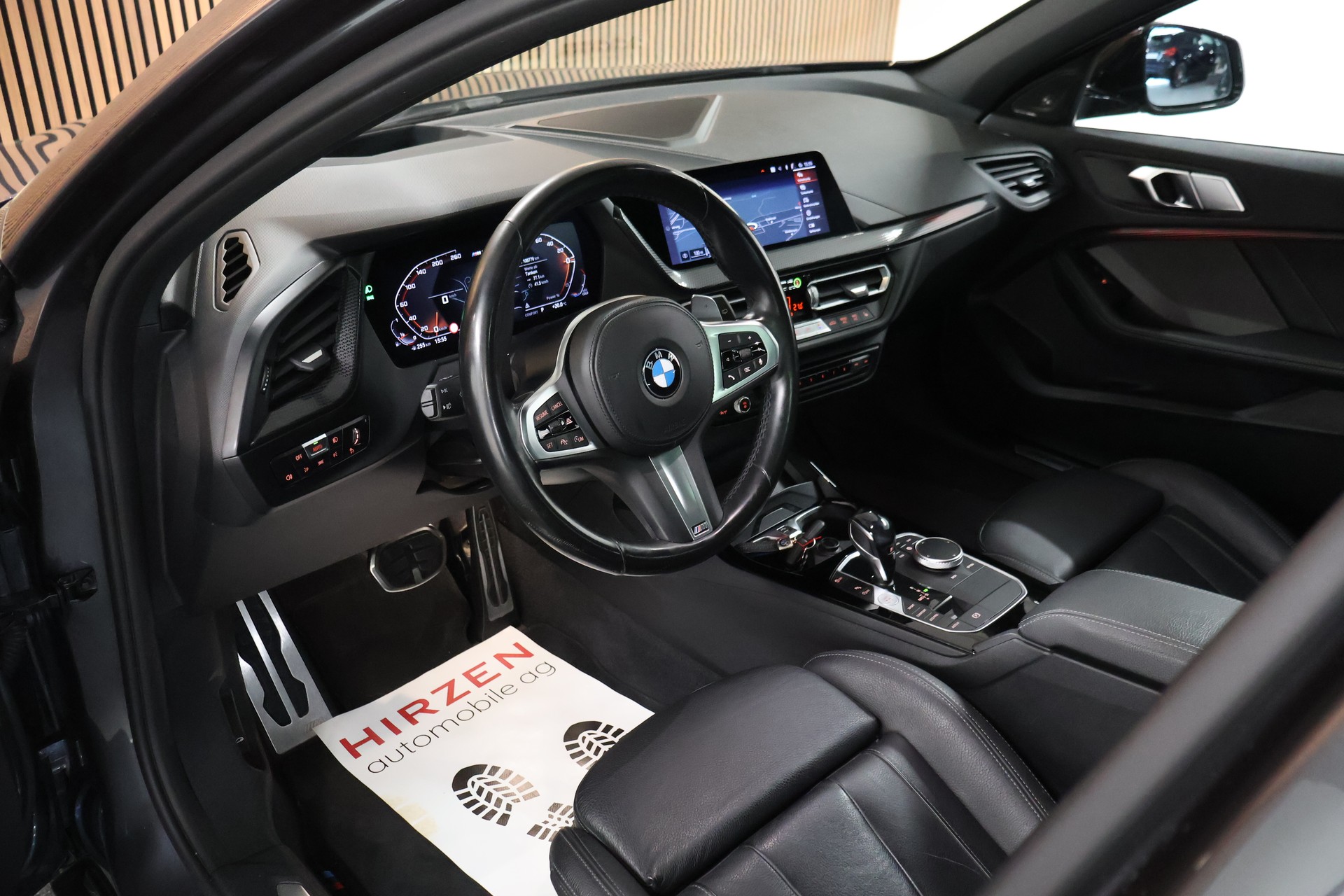 BMW M135i xDrive Steptronic-image-8