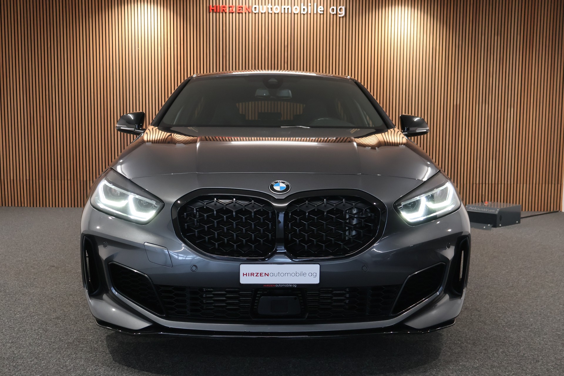 BMW M135i xDrive Steptronic-image-31