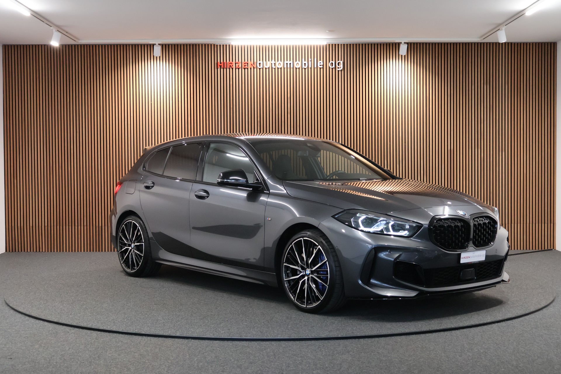 BMW M135i xDrive Steptronic-image-6