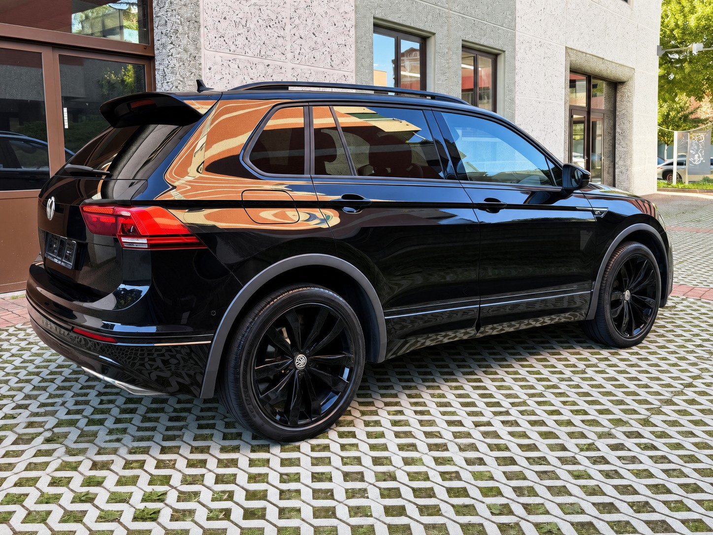 VW Tiguan 2.0TSI Highline 4Motion DSG-image-3