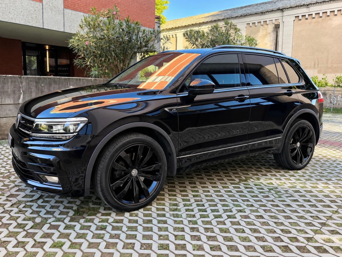 VW Tiguan 2.0TSI Highline 4Motion DSG-image-1