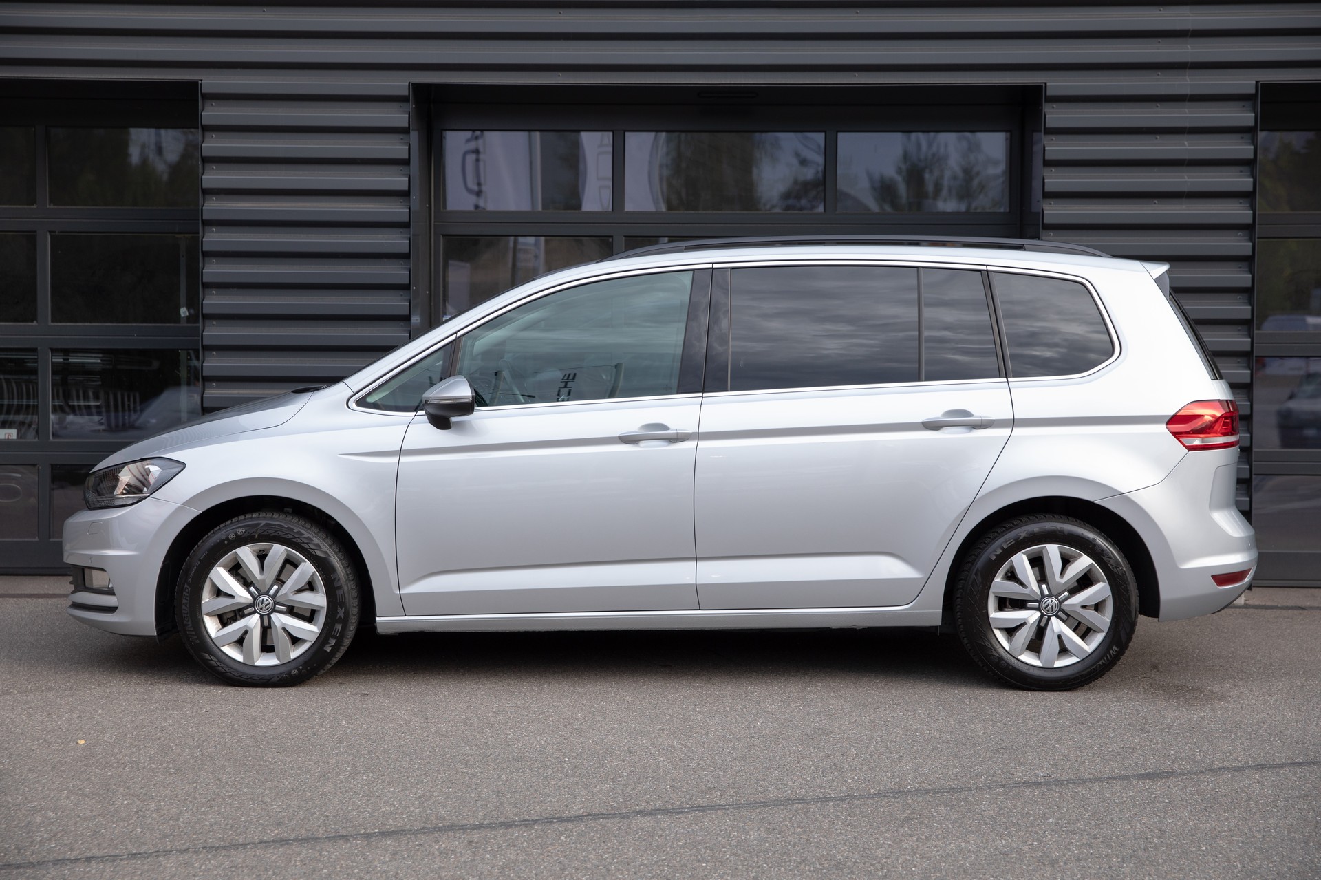 VW Touran 1.6 TDI BlueMotion Technology Comfortline DSG-image-3