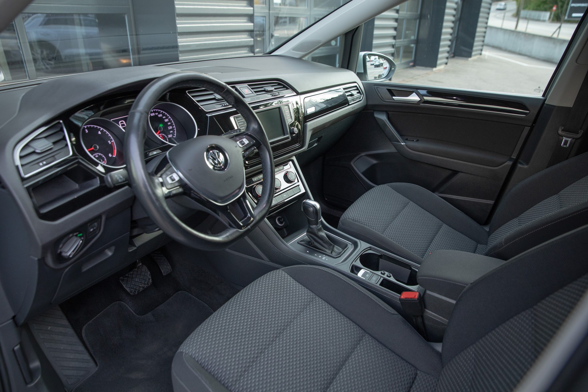 VW Touran 1.6 TDI BlueMotion Technology Comfortline DSG-image-6