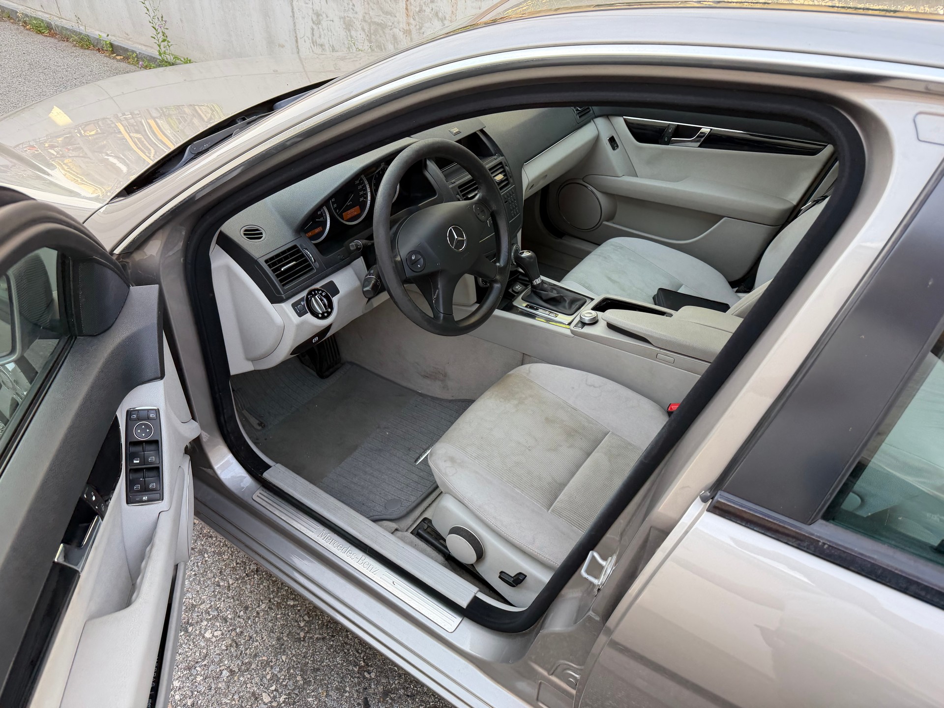 MERCEDES-BENZ C 300 (280) Elégance 4Matic 7G-Tronic-image-5