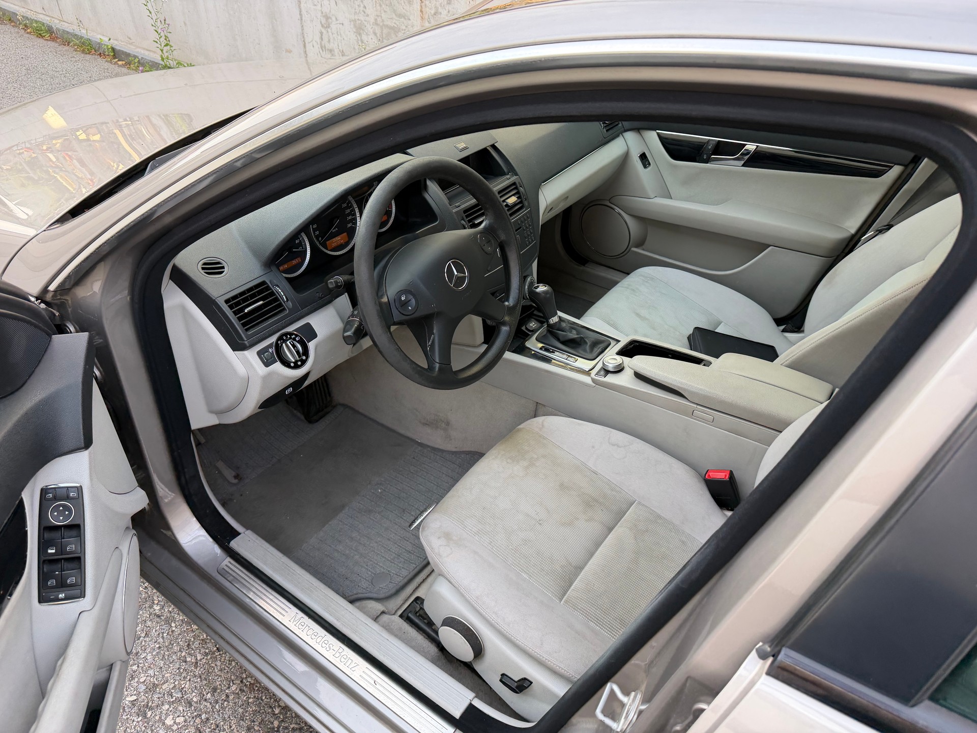 MERCEDES-BENZ C 300 (280) Elégance 4Matic 7G-Tronic-image-7